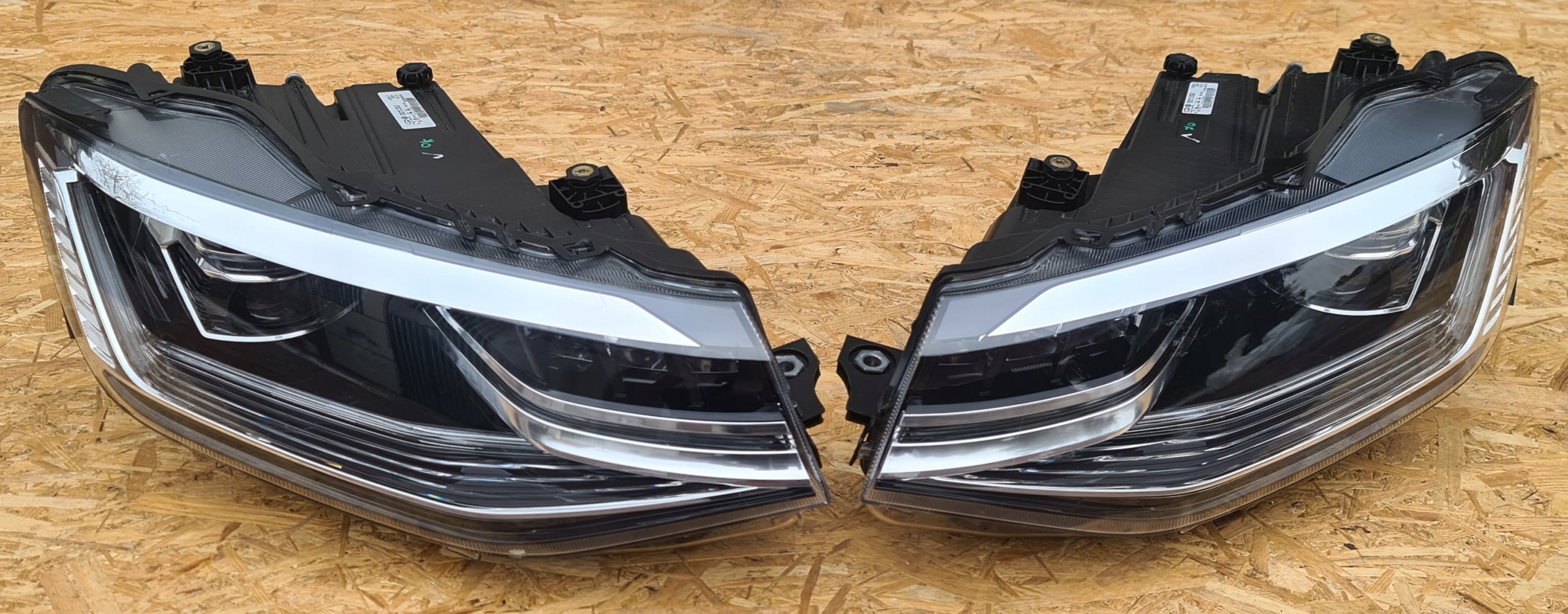 VW CADDY LAMPA PRAWA LEWA PRZÓD FULL LED 2K8