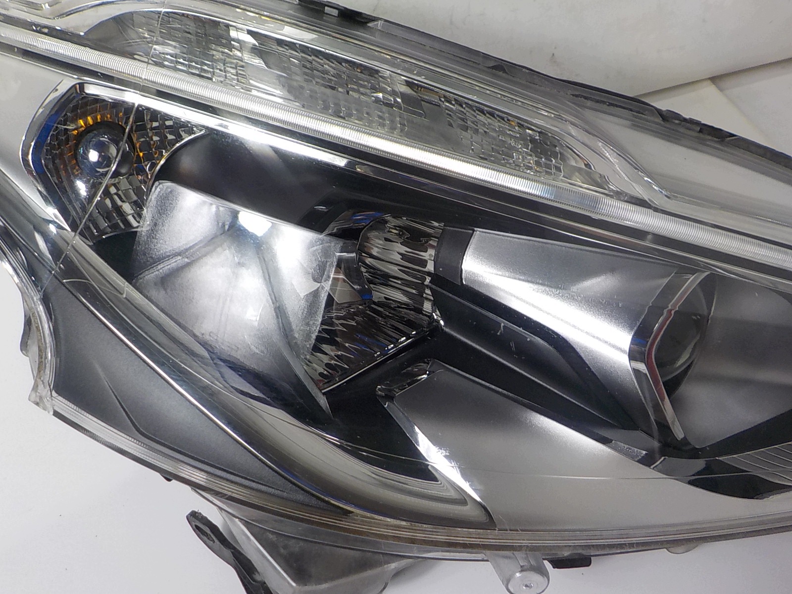PEUGEOT 208 and LIFT light right front front UK 9822690280