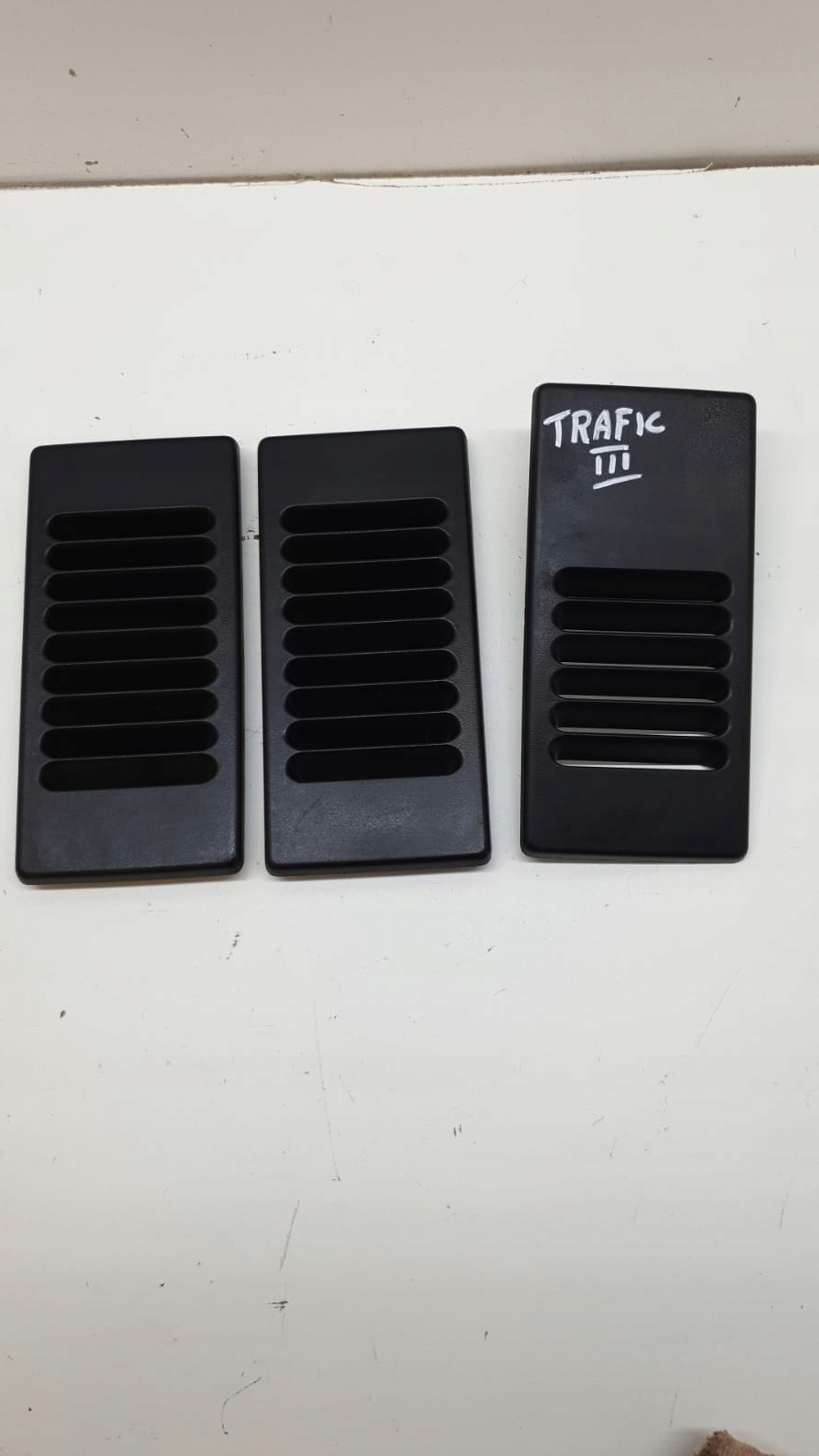 KRATKA OSŁONA NAWIEWU TRAFIC III VIVARO B