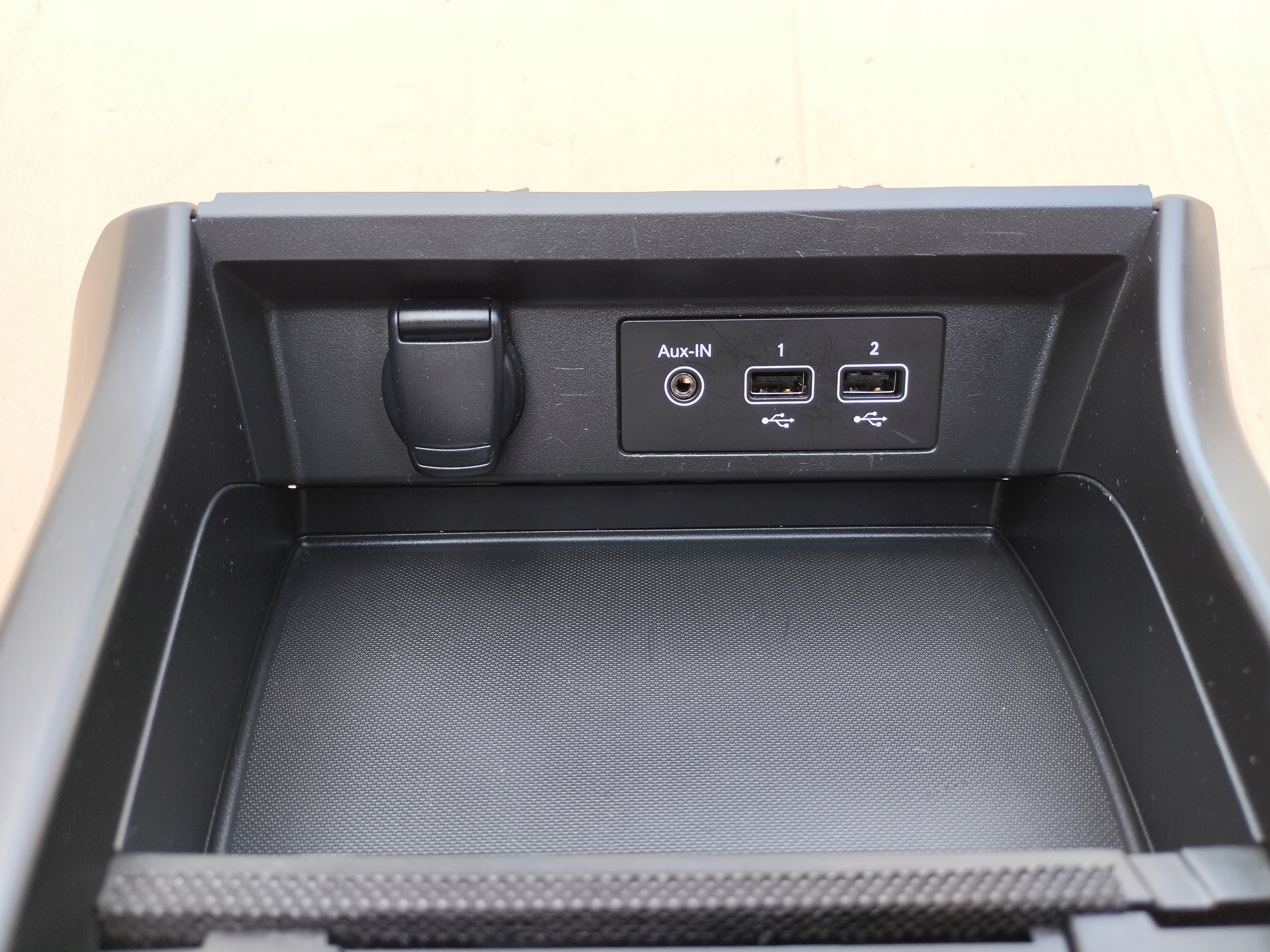 renault ARKANA рамка консоль usb
