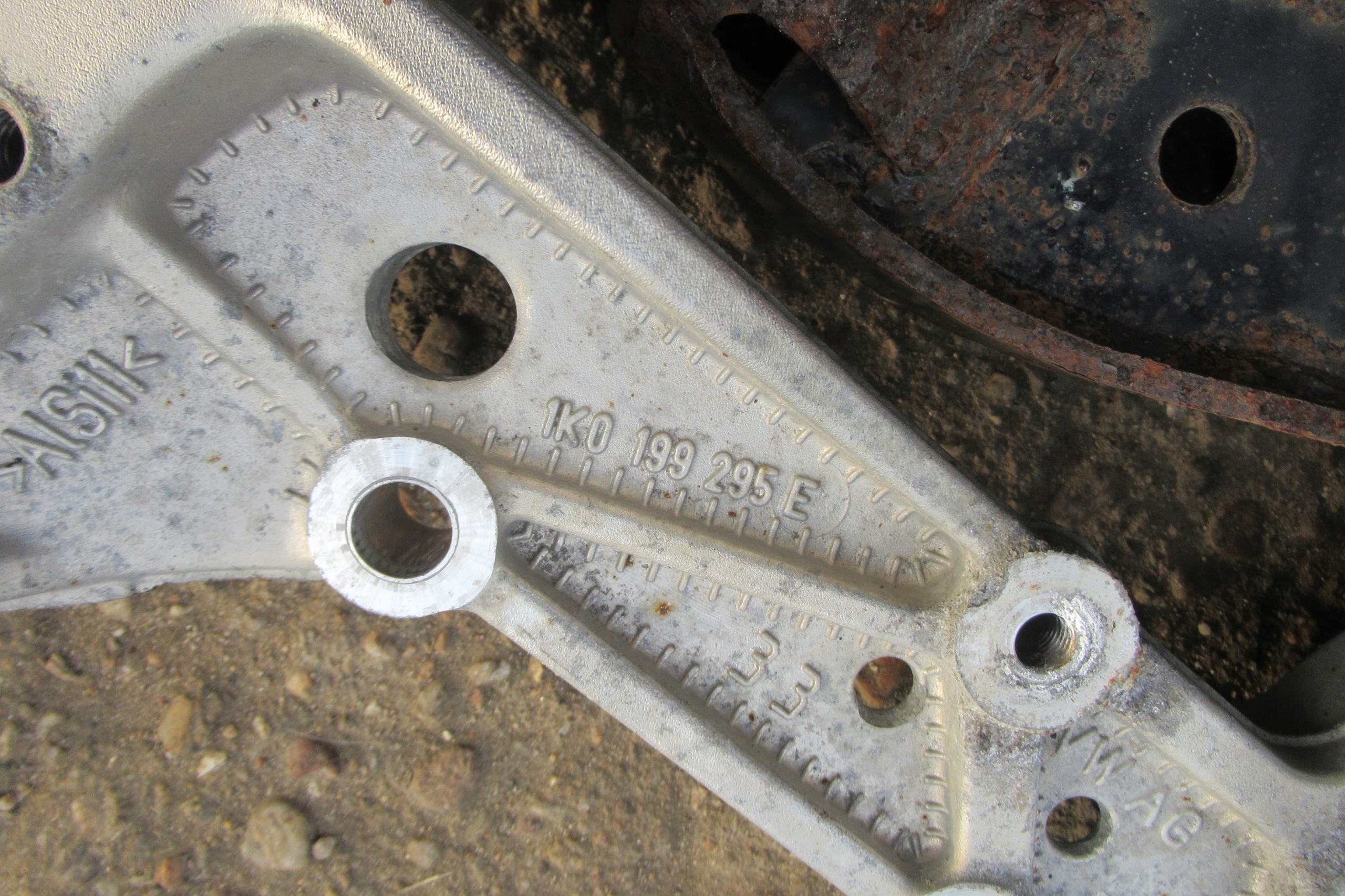 VW GOLF V 1.9 TDI console arm left 1K0199295E