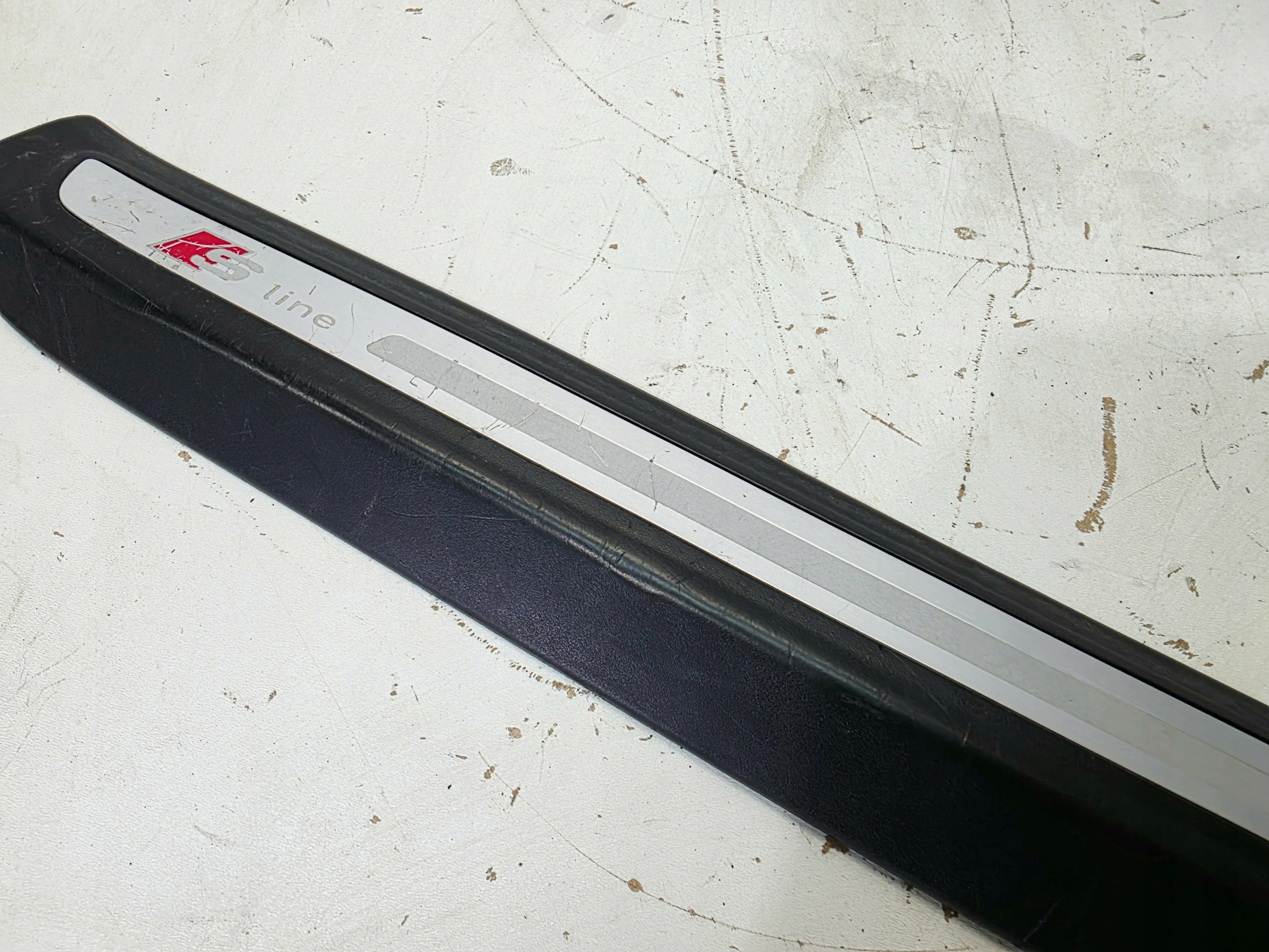 moulding threshold inner S LINE right rear part AUDI Q7 4L 4L0853376F