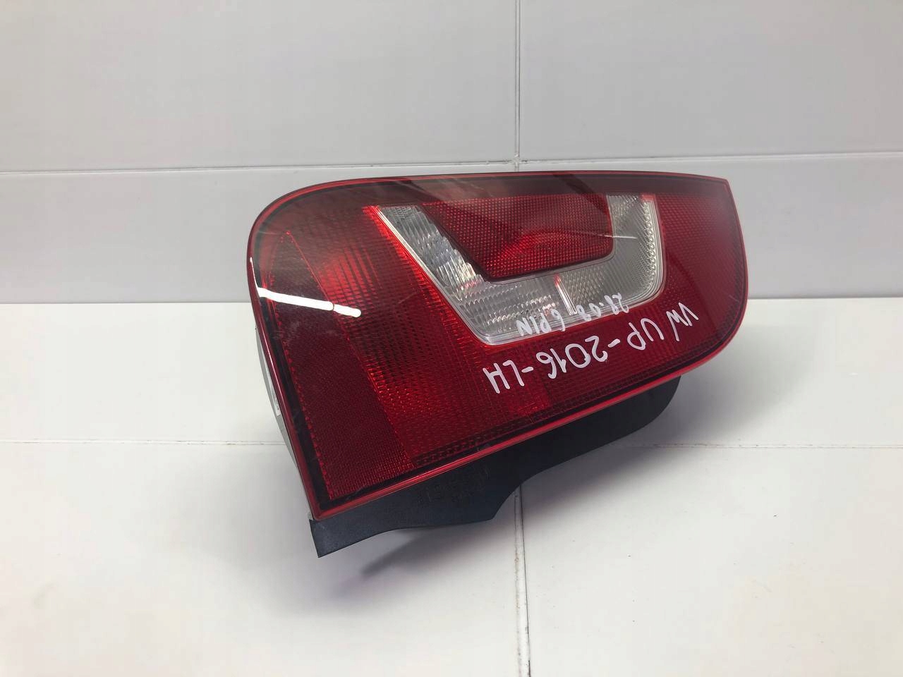 light rear left side Volkswagen Up facelift 2016 1S0945095