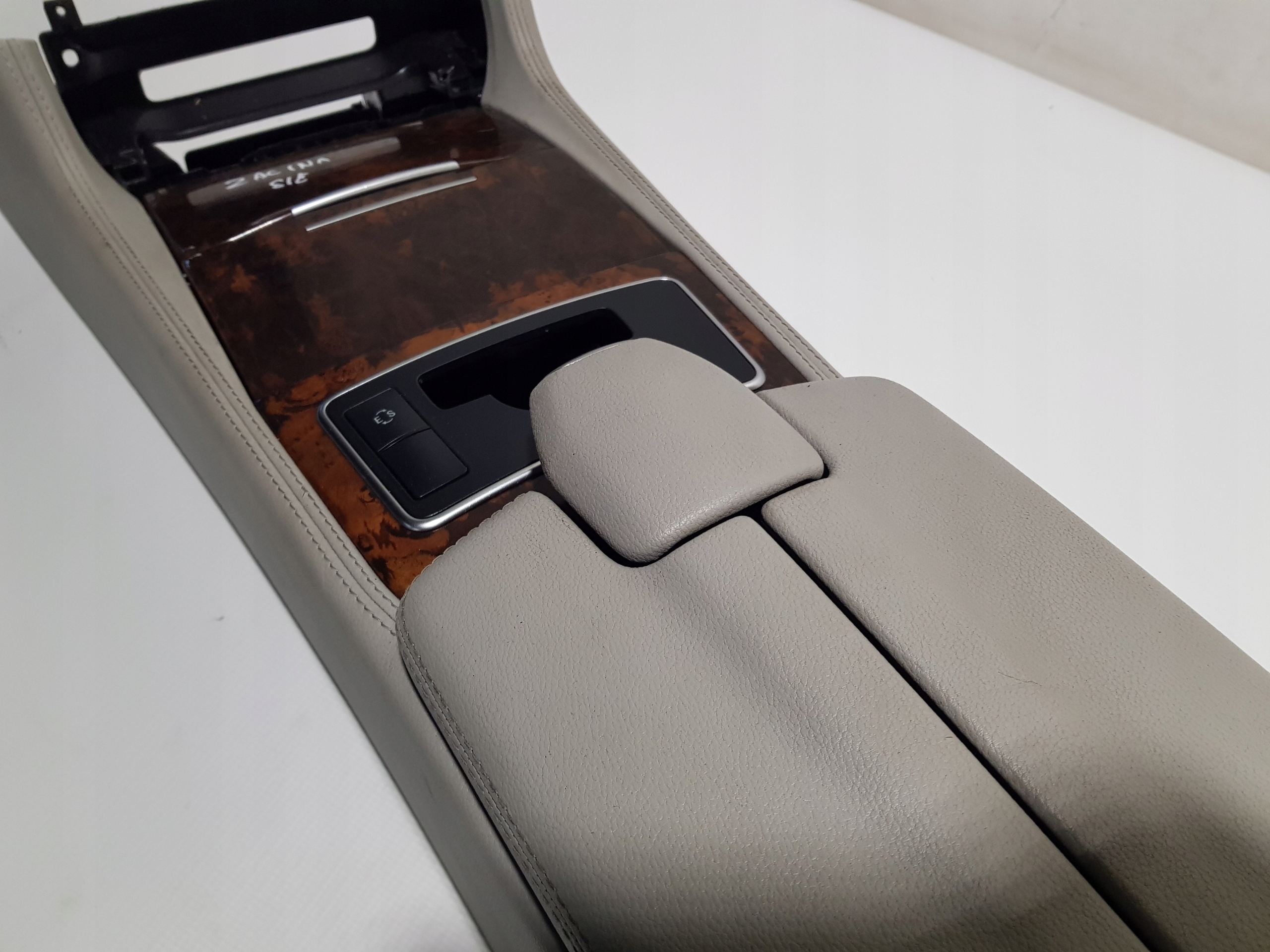 armrest front front MERCEDES CLS W218 tunnel grey