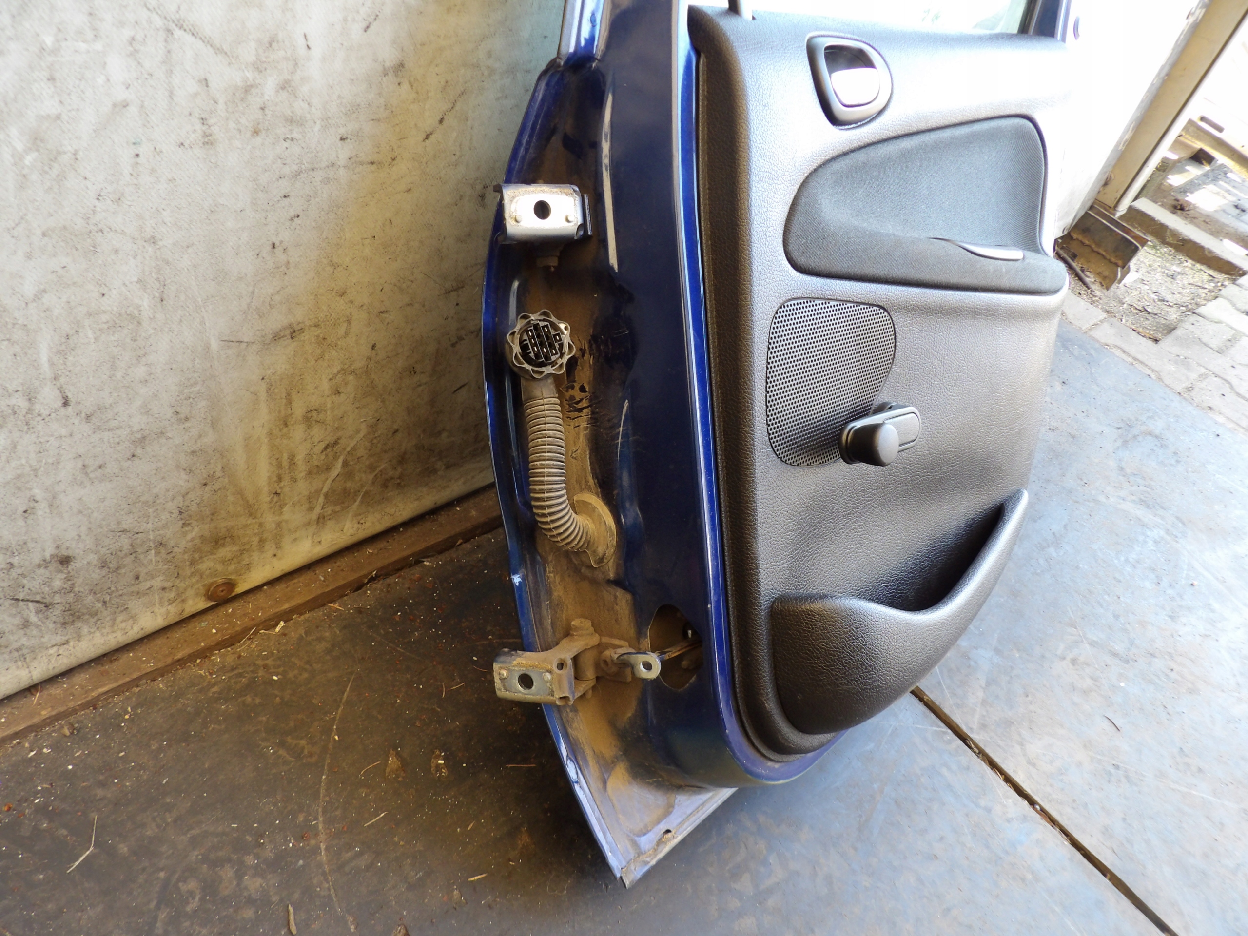 Peugeot 206 SW door rear. right lak. EGE
