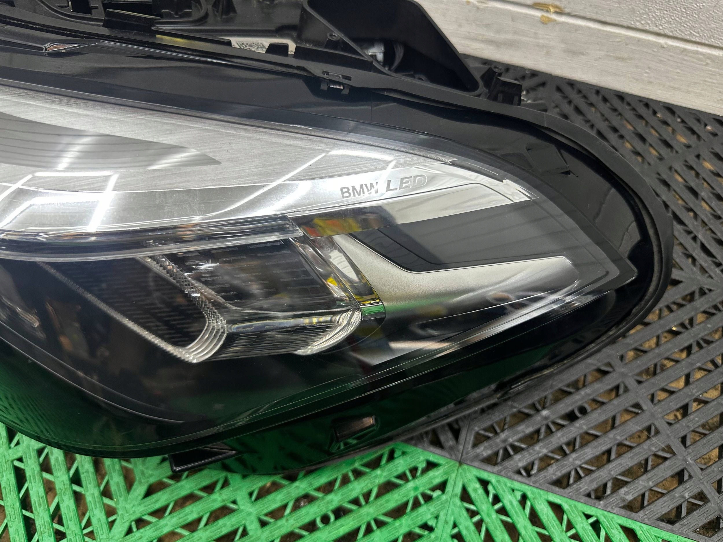 light front side left BMW 2 F44 ADAPTIVE LED 9478455
