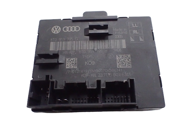/P2/090 - AUDI A5 8T драйвер модуль двери 8T0959795Q