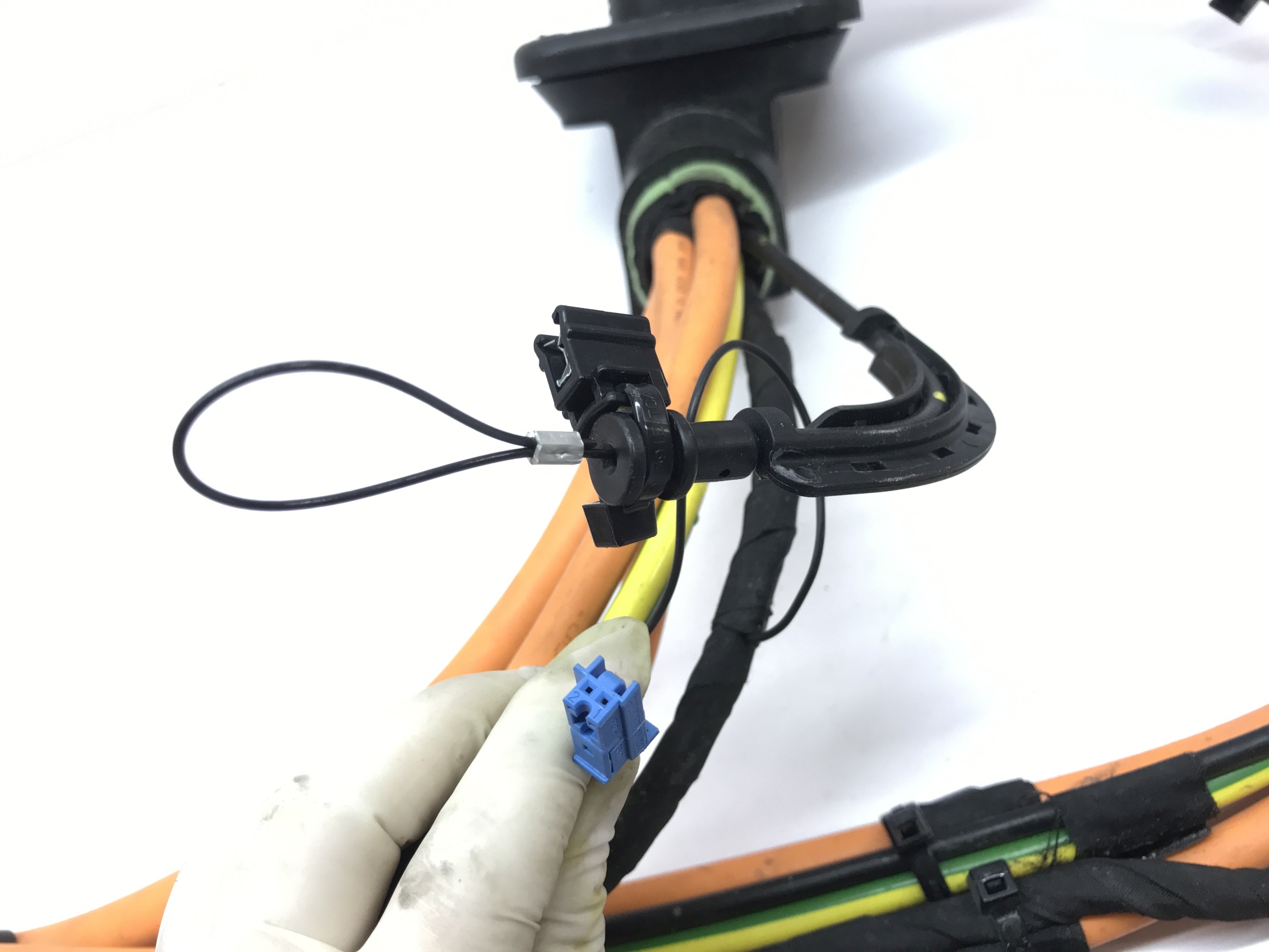 MERCEDES GLA EQA патрубок 2475402529