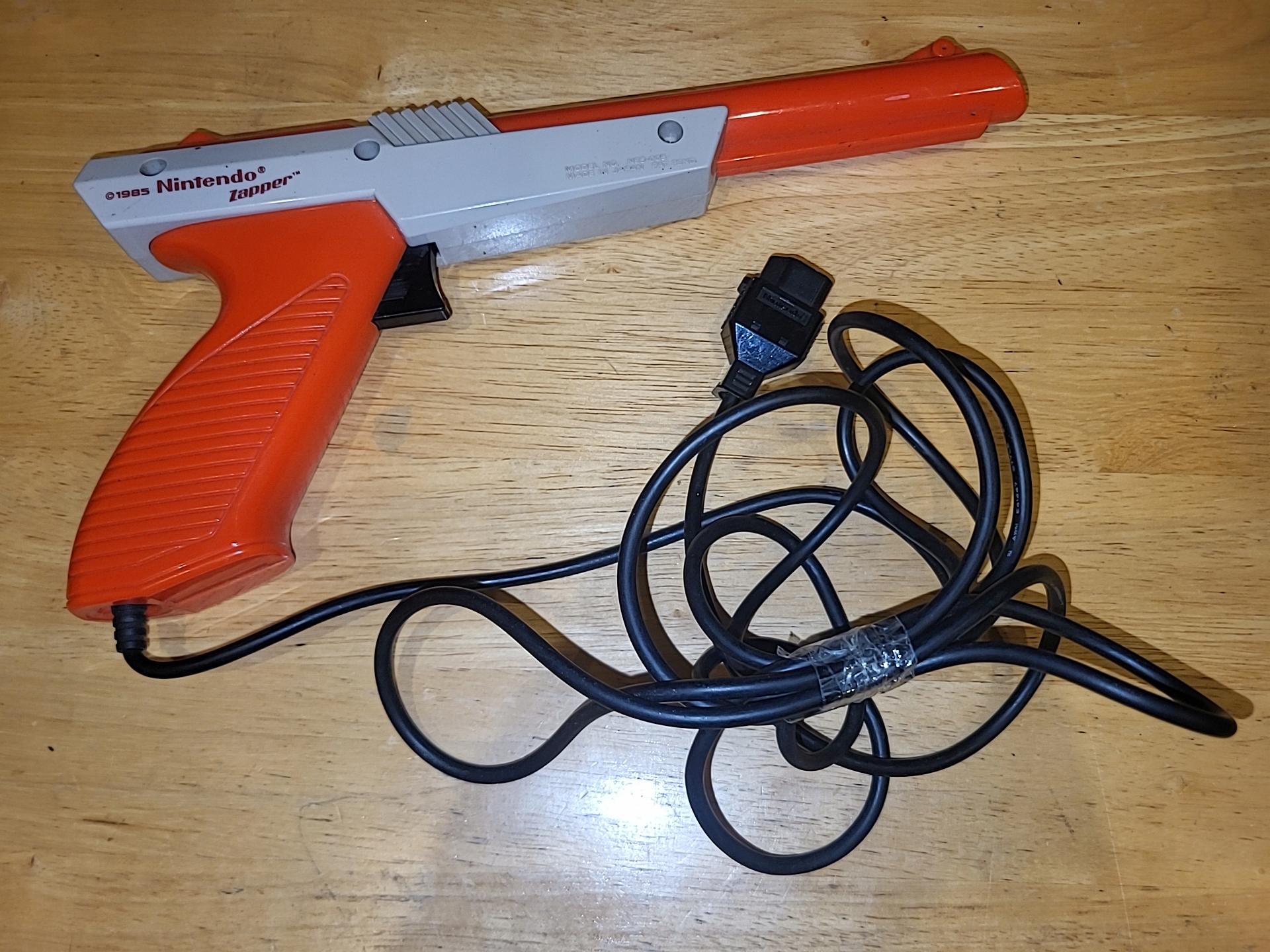 ORYGINALNY Nintendo ZAPPER gun NES-005 PAL 1988, stan bdb. 1985