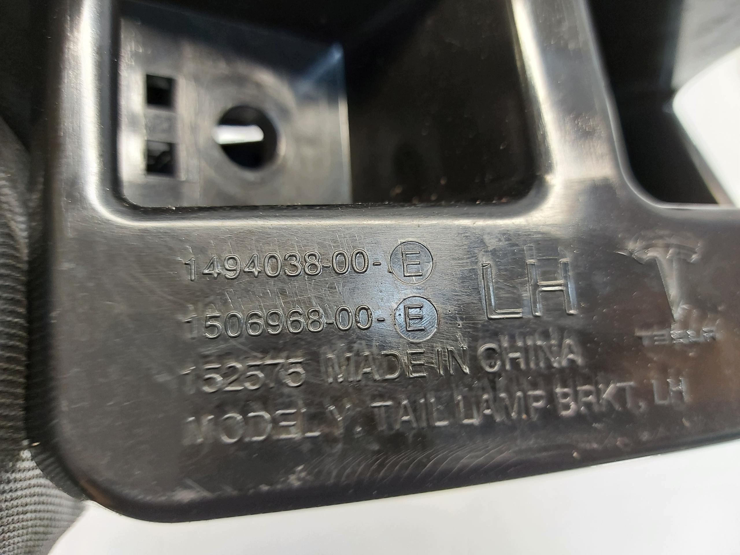 TESLA MODEL Y 2024r, bumper bracket left rear part 1494038-00-E