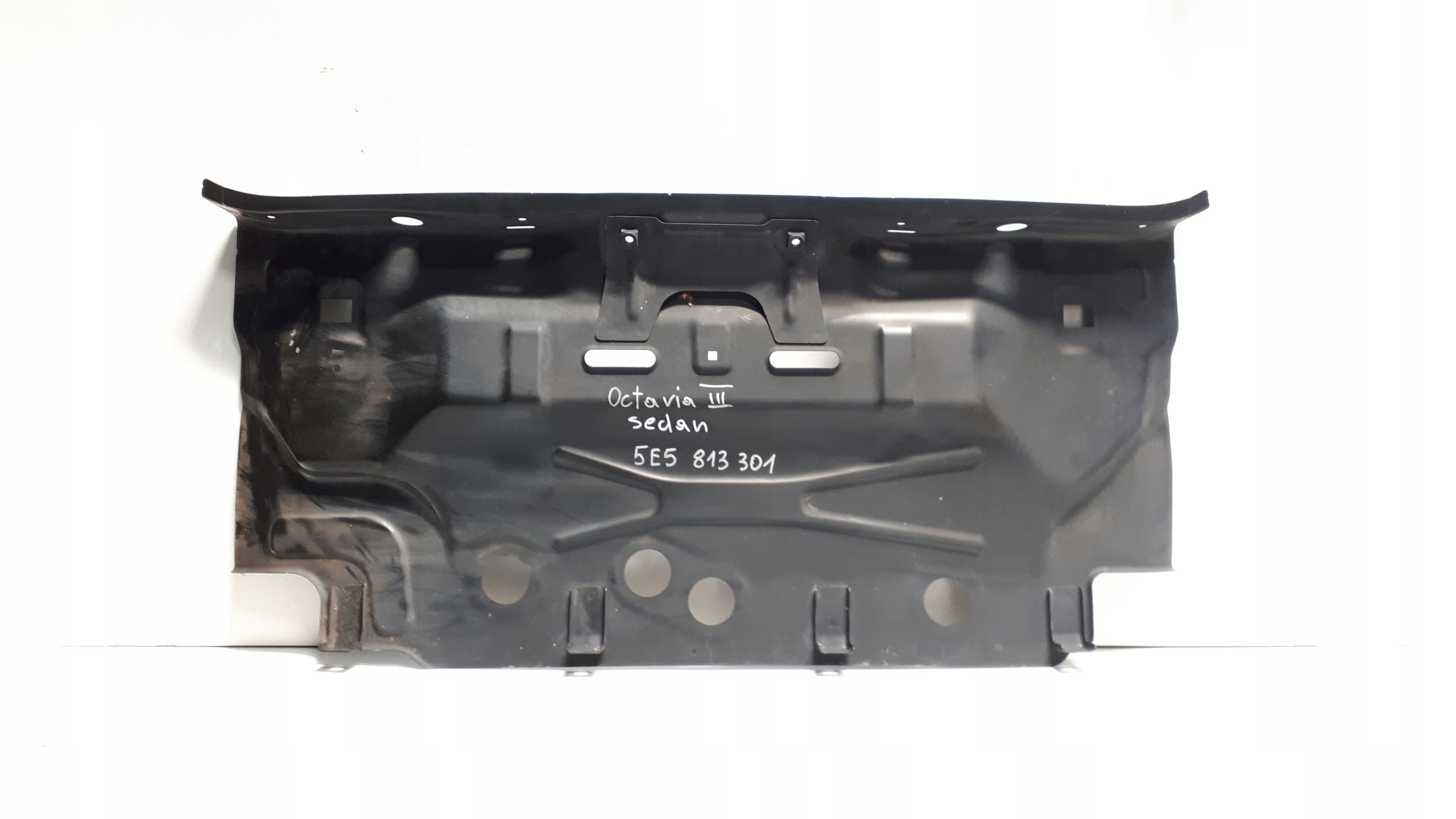 5e5 813 - Задний ремень Octavia 3 (III) седан