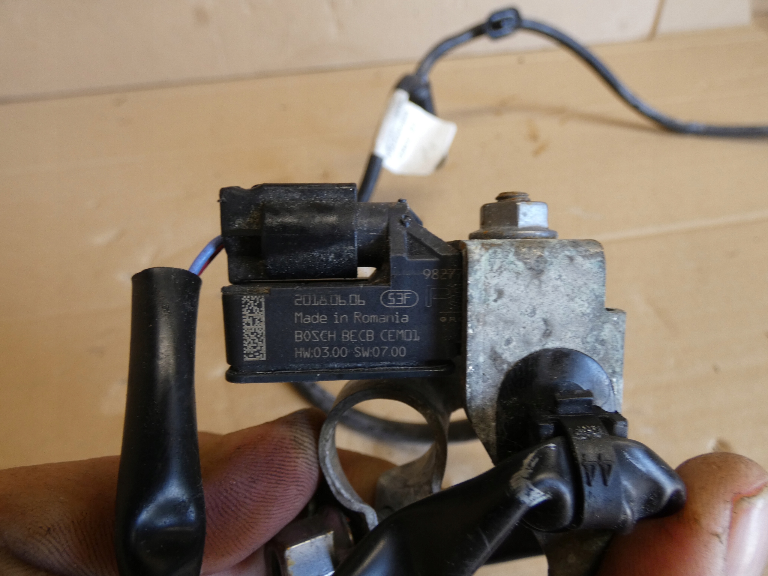 Citroen DS9 Schlauch Batteriemanagement Sensor 9827930280