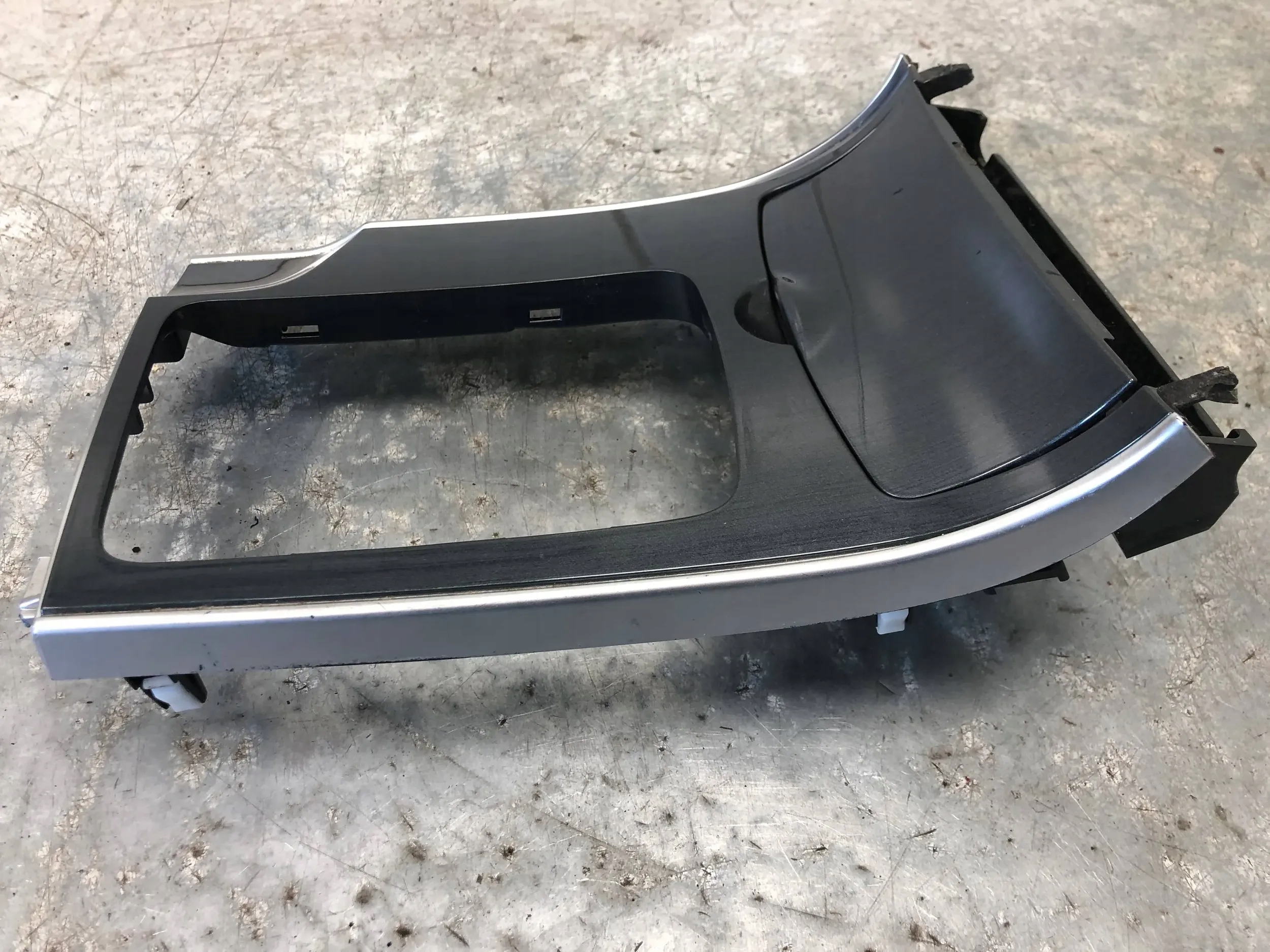 Cendrier Châssis GALKI Engrenage MAZDA 6 GG GJ6A201