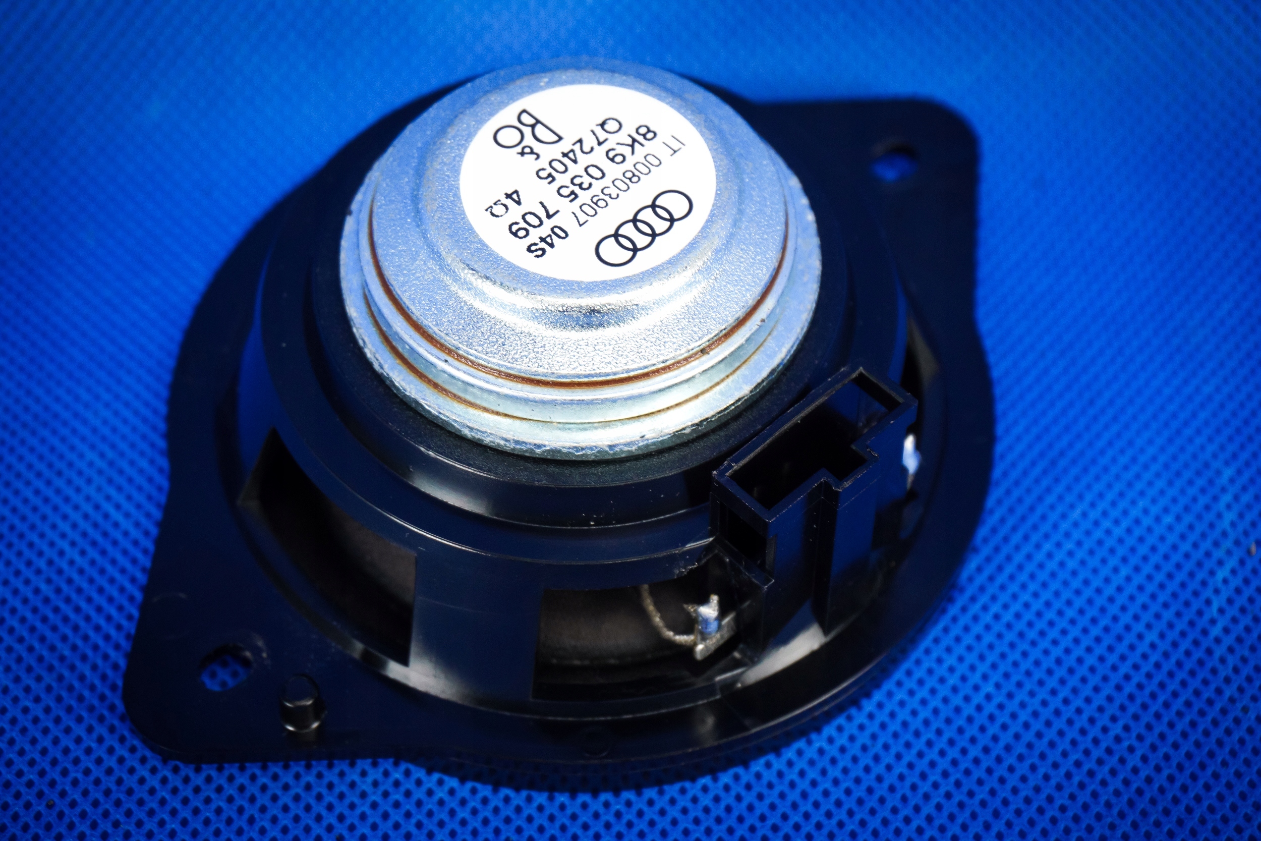 speaker sredniotonowy Audi A4 8K A5 8K9035709 bang