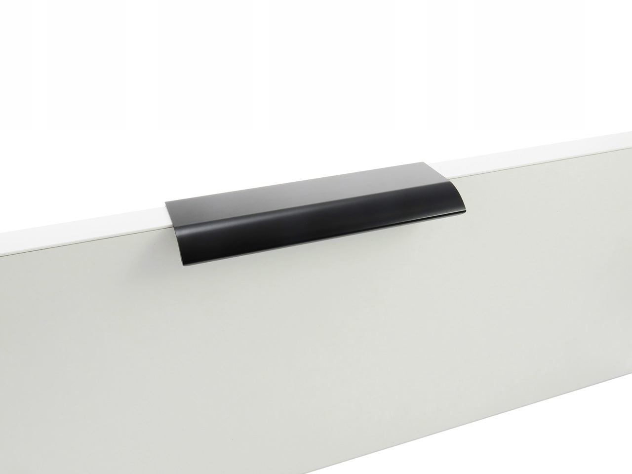 

Uchwyt Czarny Matowy U4002 Nakładany 128 150 MM