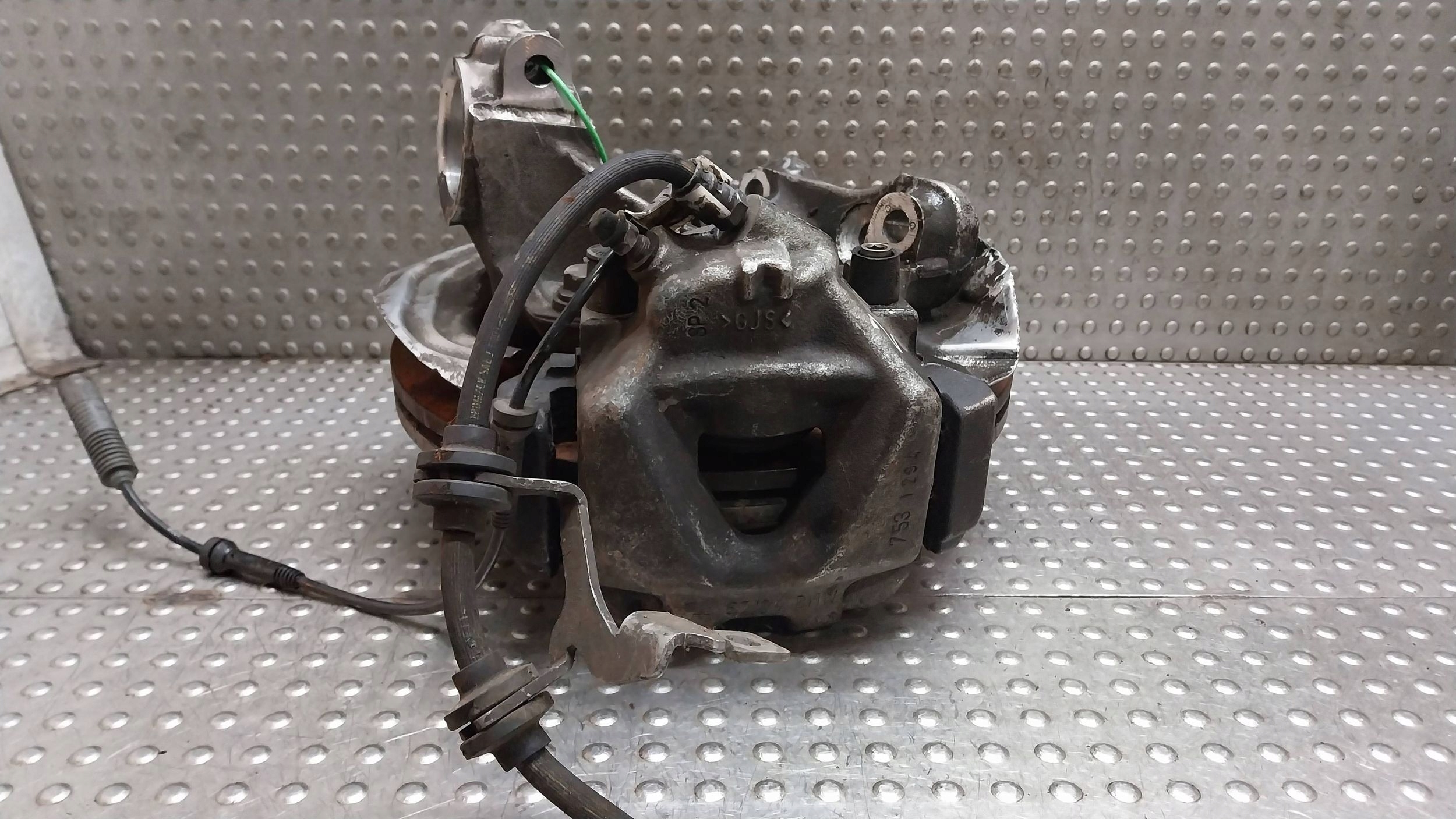 swing of the pivot caliper left front 6764443 BMW E90 E91 E92 E93 E81 E82 E87