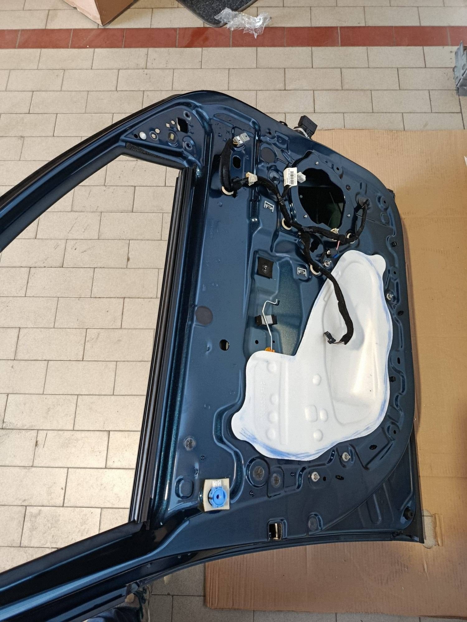door front front side left Dacia Bigster TERRQ miedziane wstawki