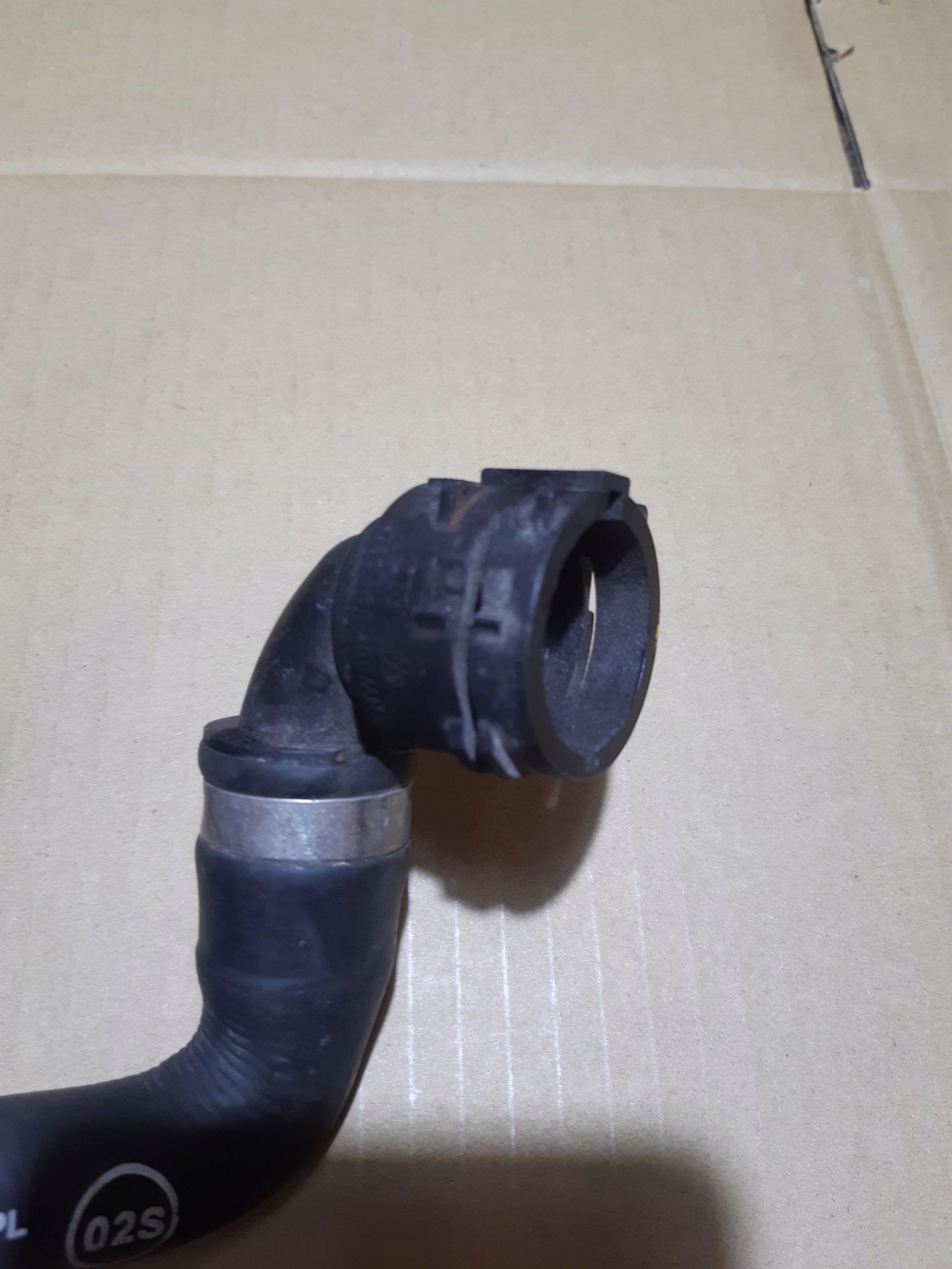 AUDI A4 B8 A5 8T dodatková pumpa pumpa vody 06H121601M