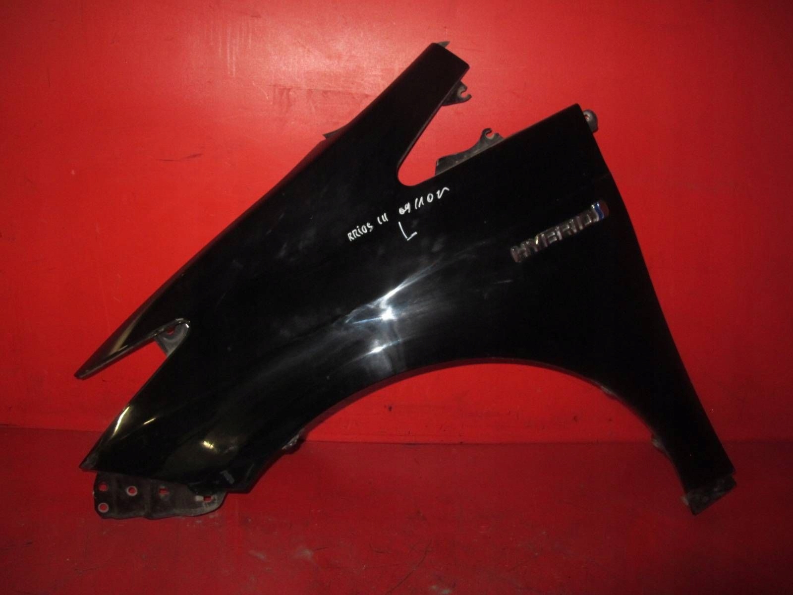 TOYOTA PRIUS 3 III W3 fender left front front black 202