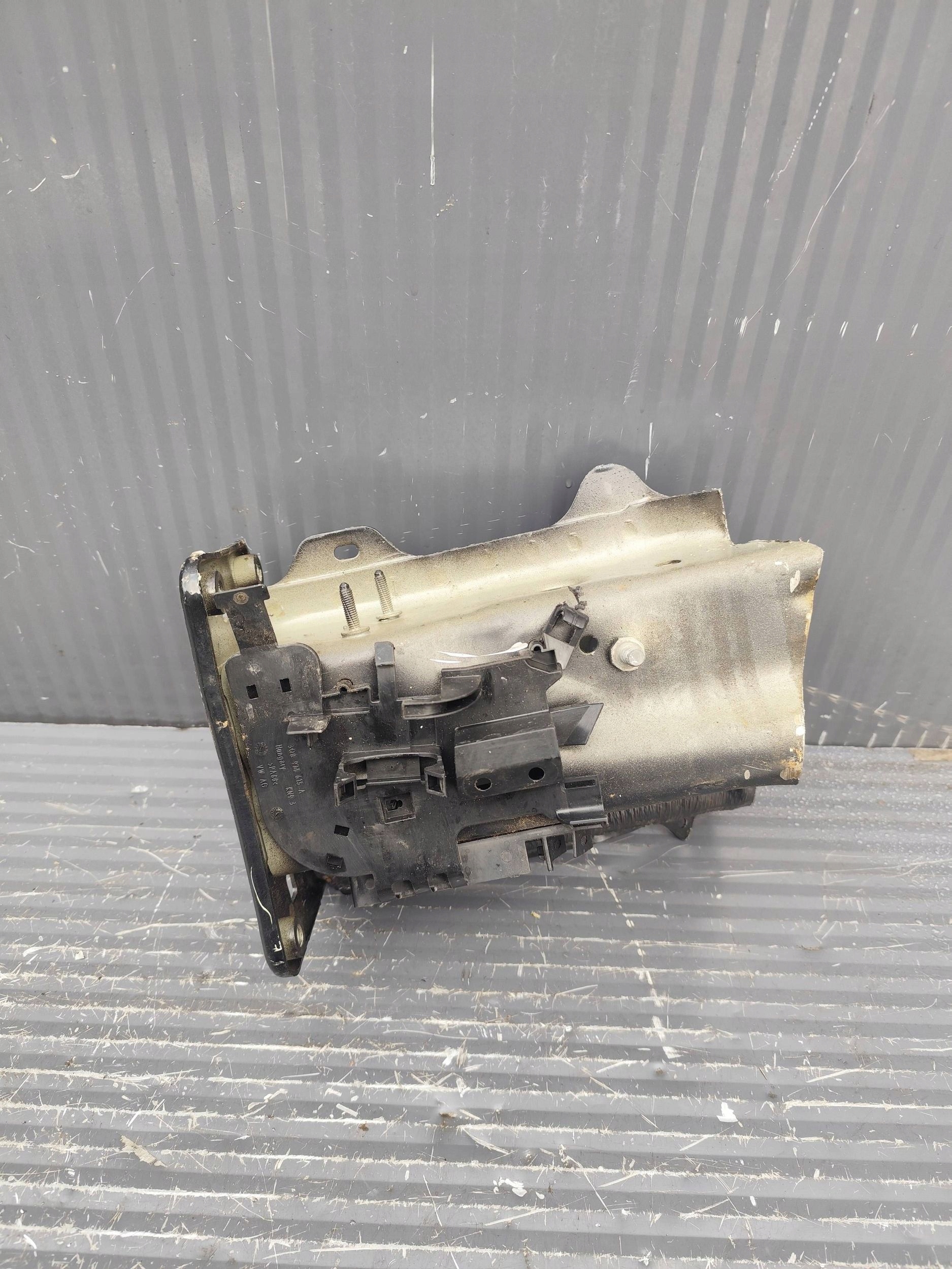 AUDI Q3 II 83A front body quarter left