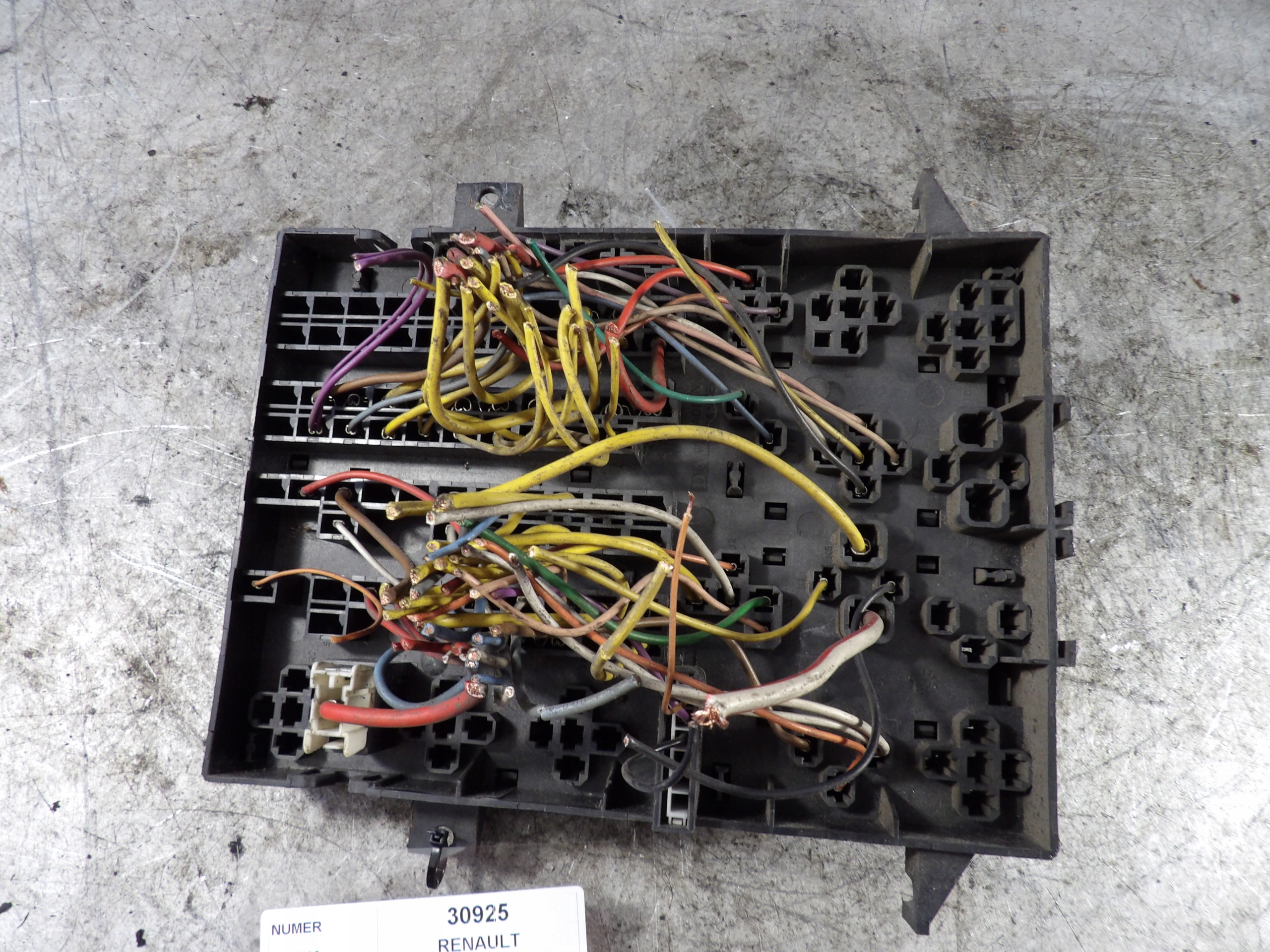 Renault Master II Module fusibles 7703297587