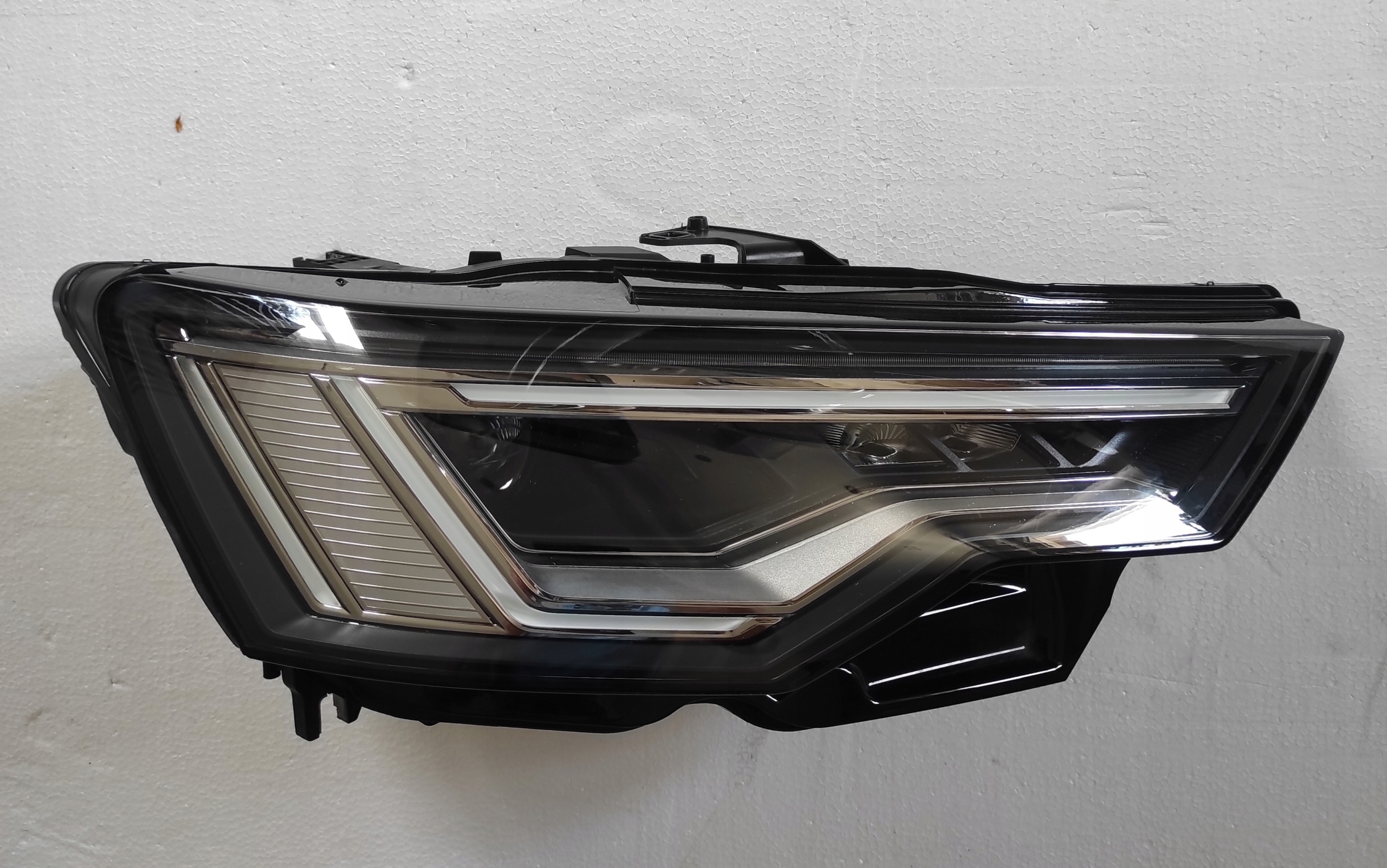 фара правая full led Audi A6 S6 C8 европа