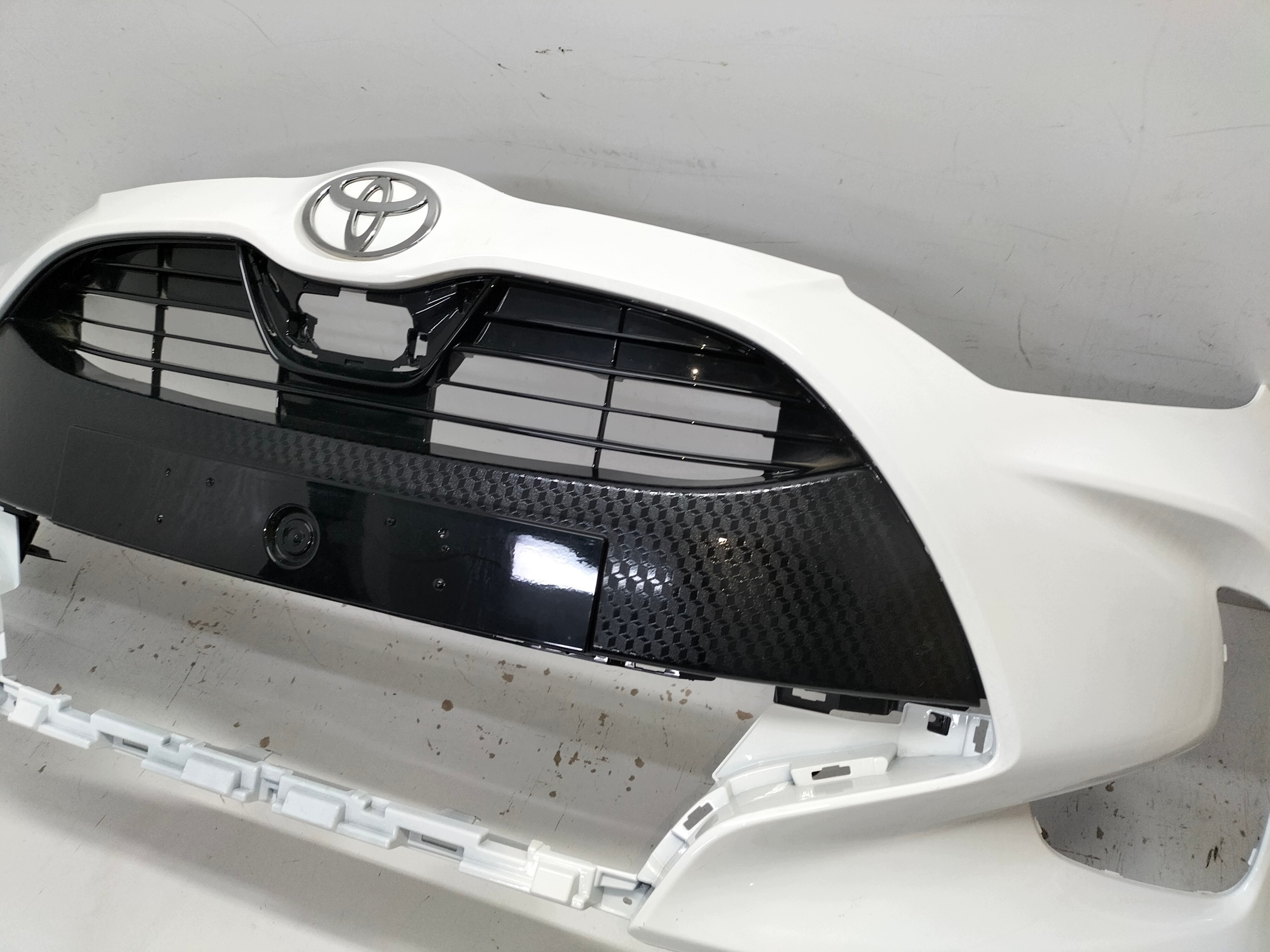 front bumper front TOYOTA YARIS 4 IV 20