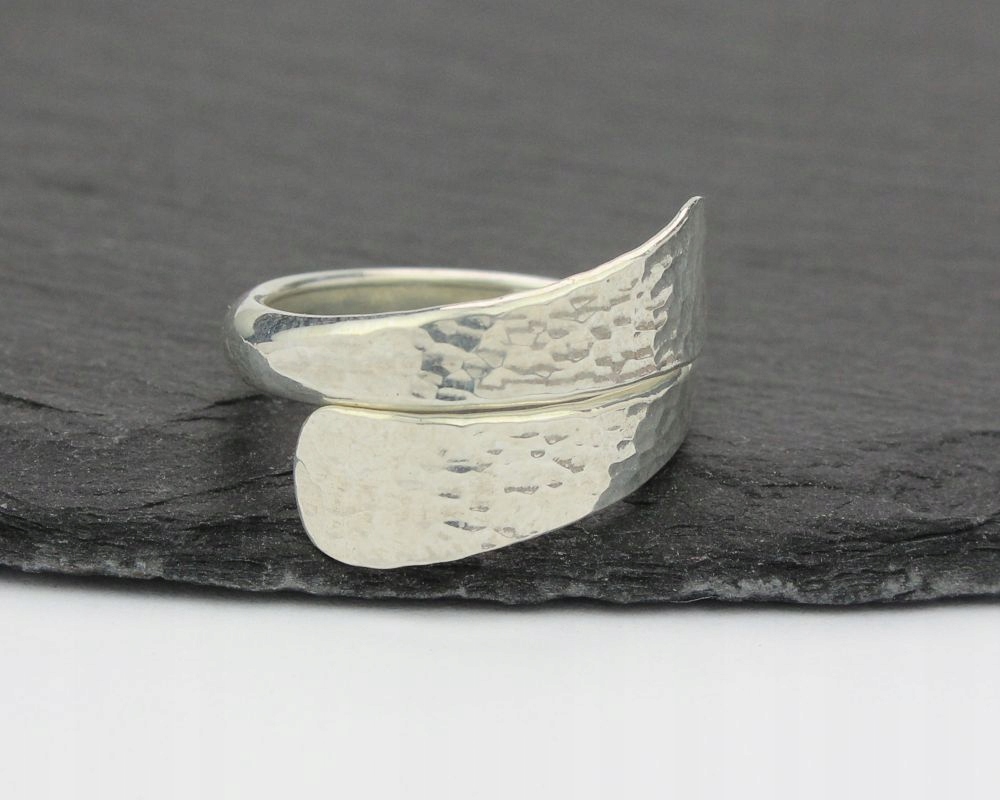 Stříbrný prsten masivní tepaný, vel 19