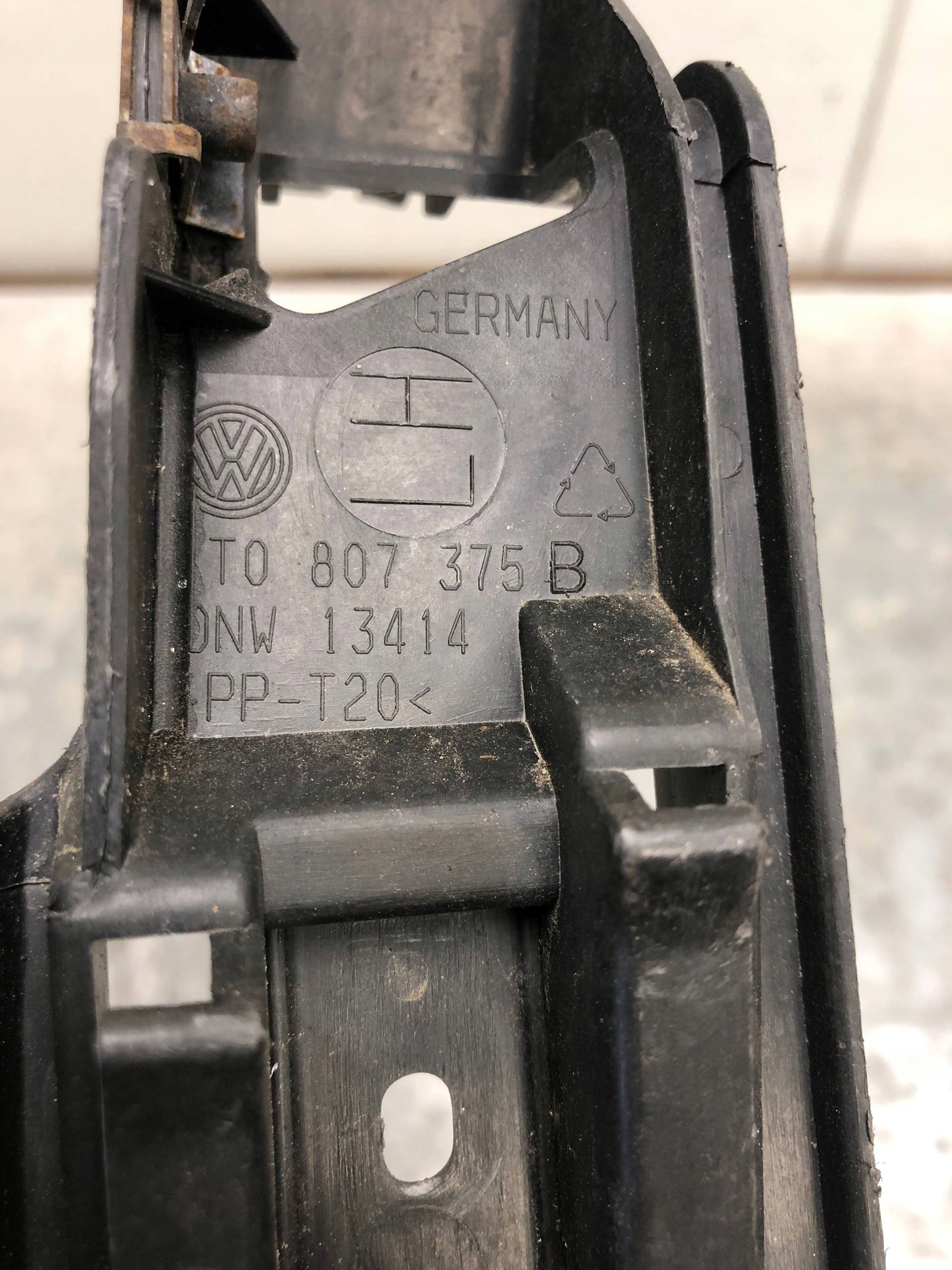 bumper bracket left rear part VW TOURAN and 1T0807375B