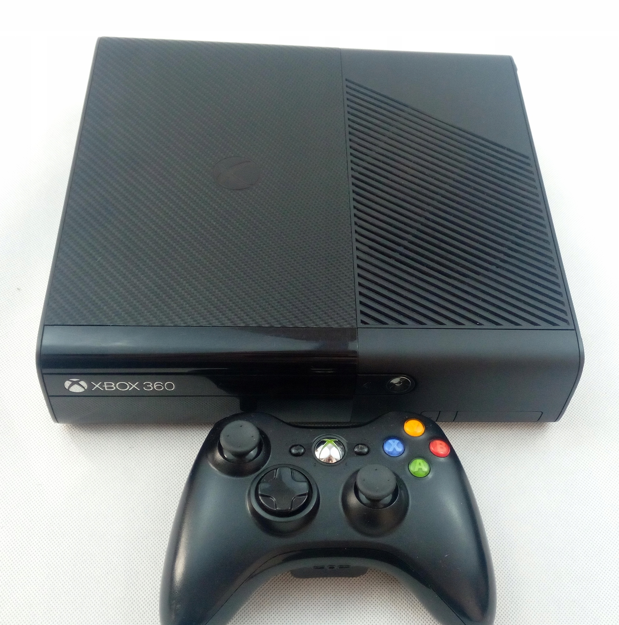 ZESTAW KONSOLA XBOX 360 SLIM E 500GB + PAD + GRY MEGA START MEGA FUN Głębokość produktu 16 cm