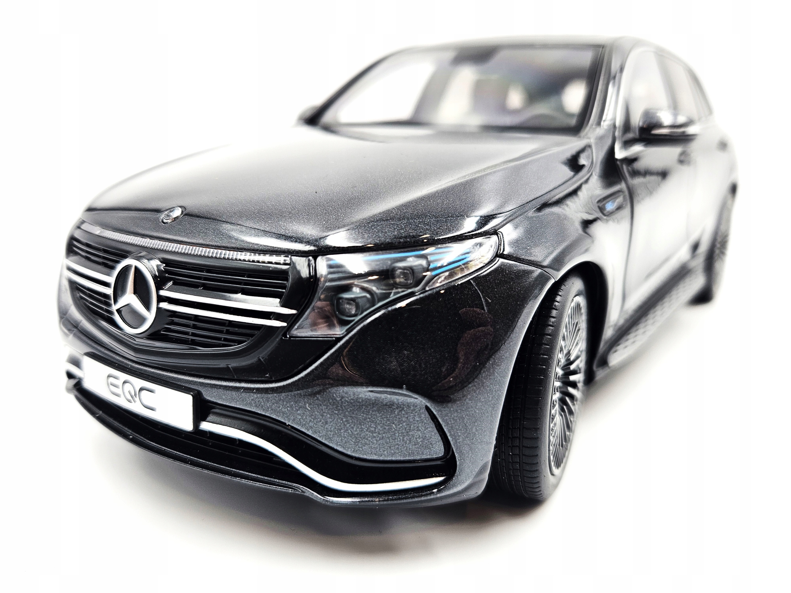 Model EQC 400 linia AMG 4MATIC N293 Mercedes-Benz Collection (B66963758) EAN (GTIN) 0714770901602