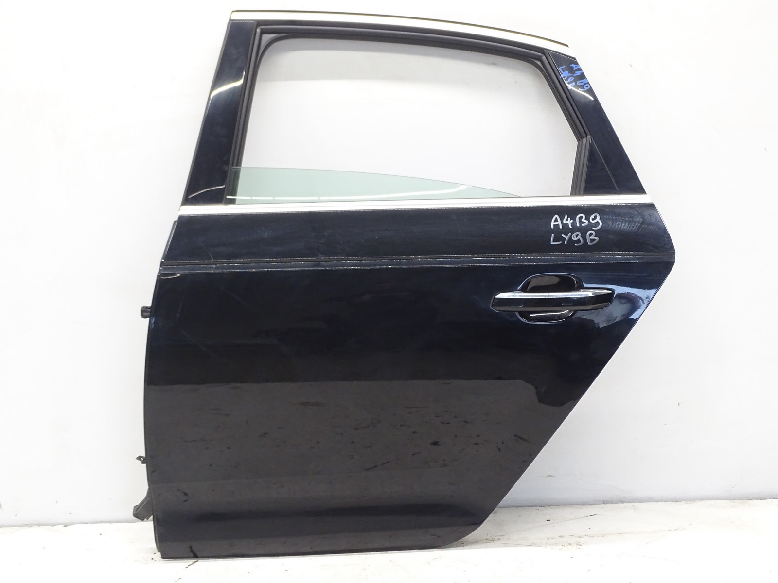 door left rear part left rear. AUDI A4 B9 LY9B 15- sedan