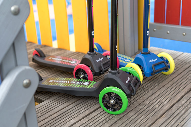 TRÓJKOŁOWA HULAJNOGA BALANSOWA ANTYPOSLIZGOWA 50KG Rodzaj trójkołowa