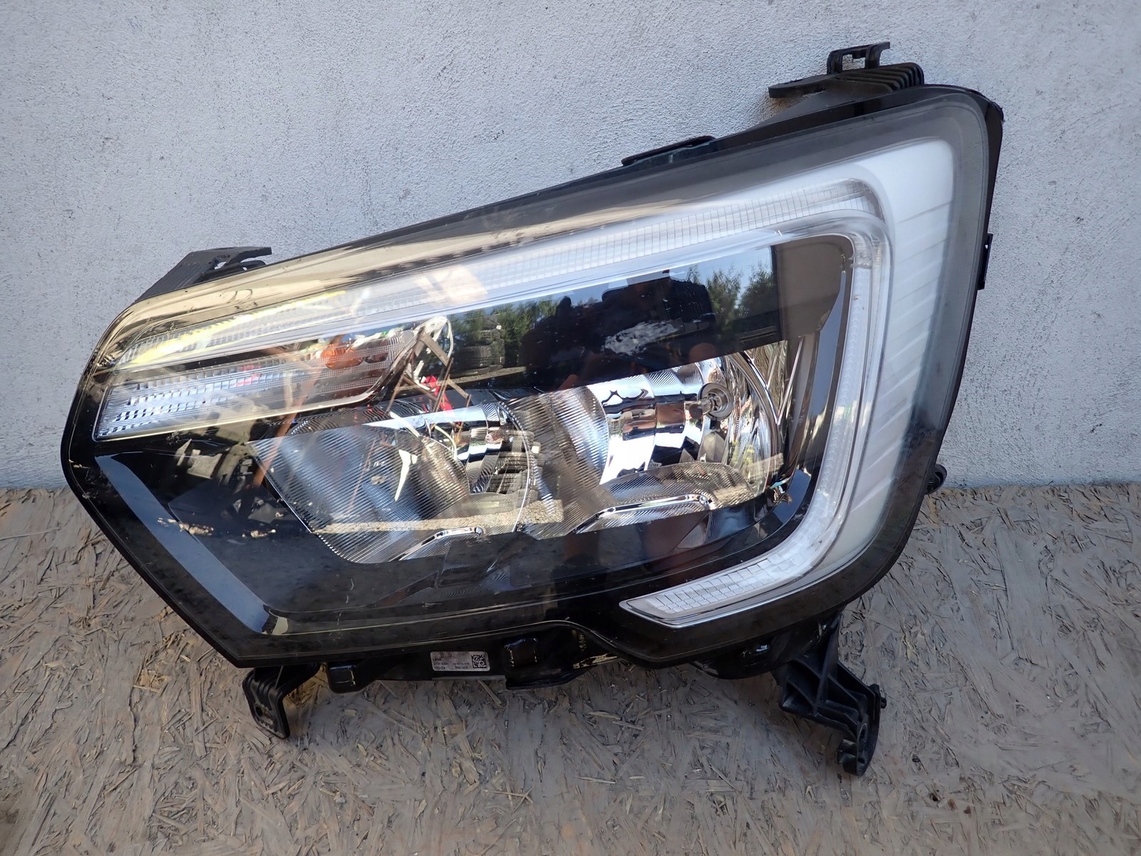 light left REFLEKTOR left RENAULT MASTER III LIFT IV 2019-2024R 260607867R