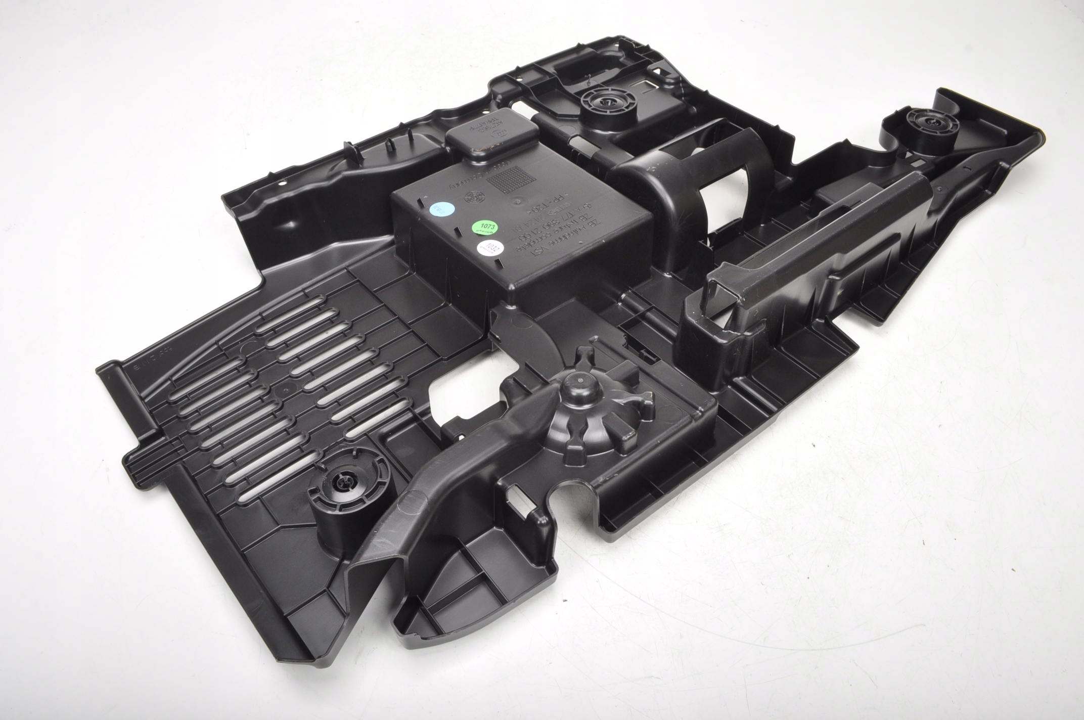 MERCEDES W177 WKŁAD BAGAZNIKA A1778902100 20R Typ samochodu Samochody osobowe