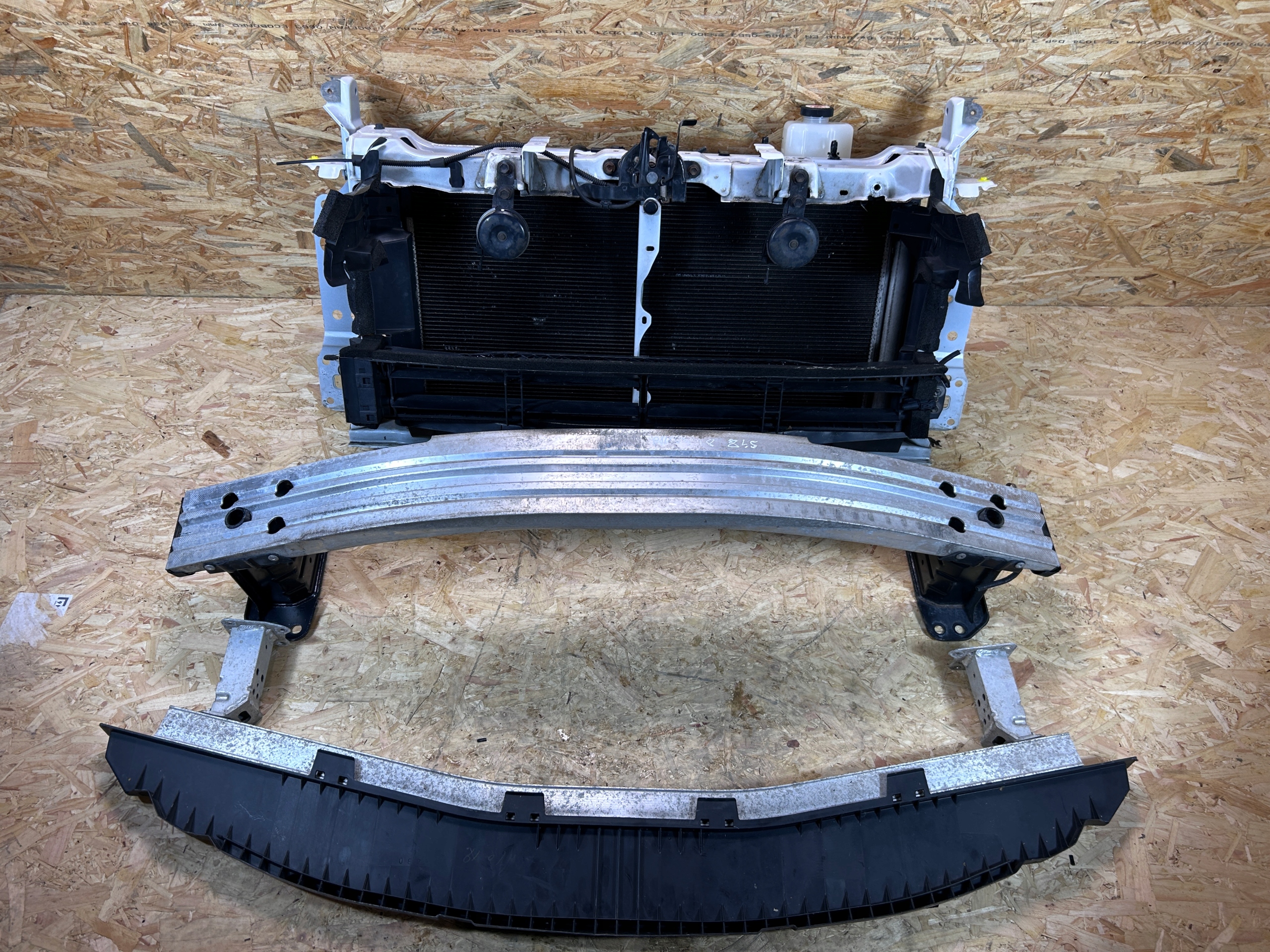 PAS PRZEDNI WZMOCNIENIE BELKA CHŁODNICE TOYOTA PRIUS IV 1.8H 2015-