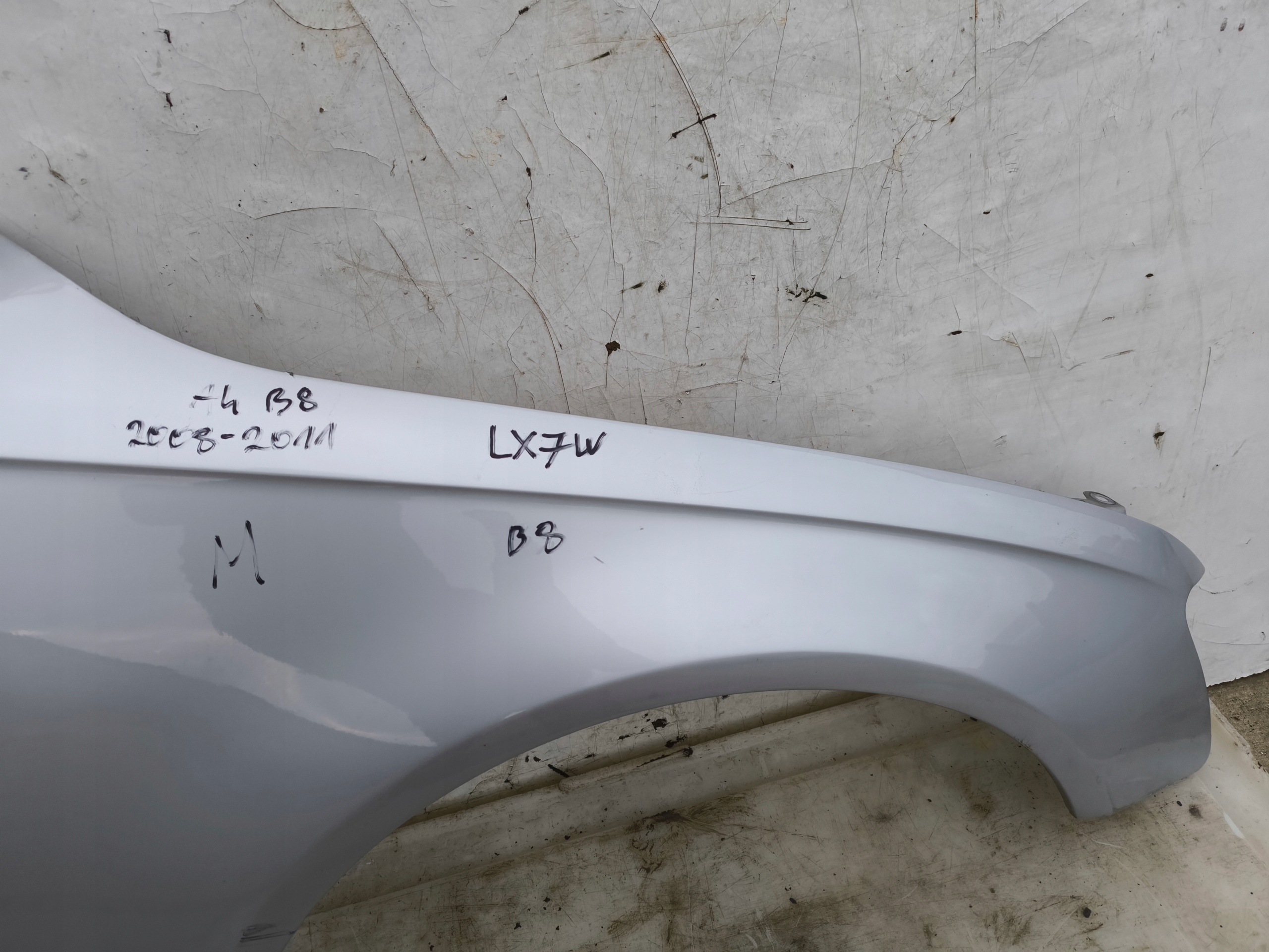 fender right front AUDI A4 B8 2008-2011 LX7W *****4
