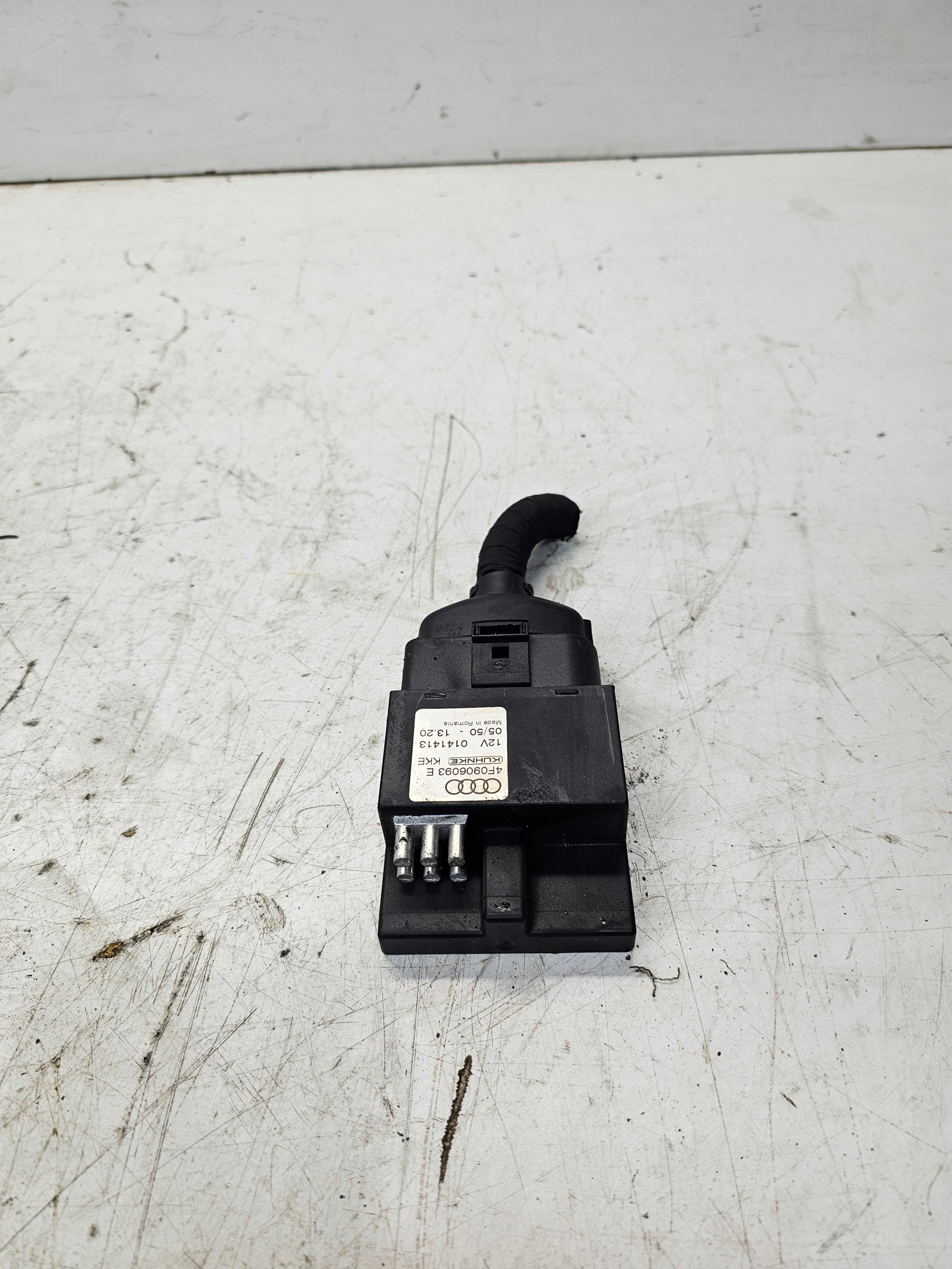 Bedienteil POMPY des Kraftstoffsbehälters AUDI A6 C6 A4 B7 4F0906093E 3.2 FSI