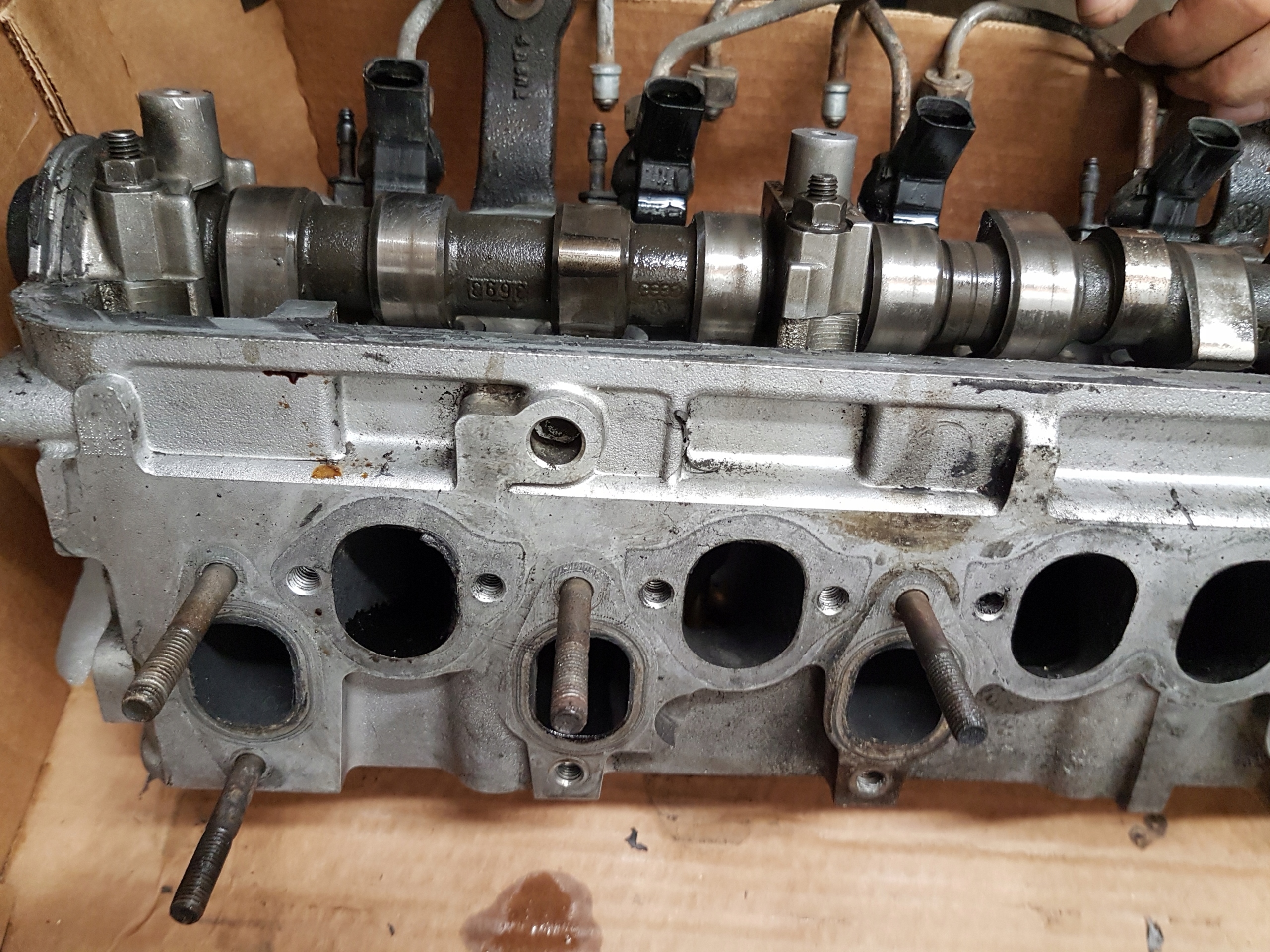 hlava trysky MOTORU VW CRAFTER 2.5 TDI 076103373D
