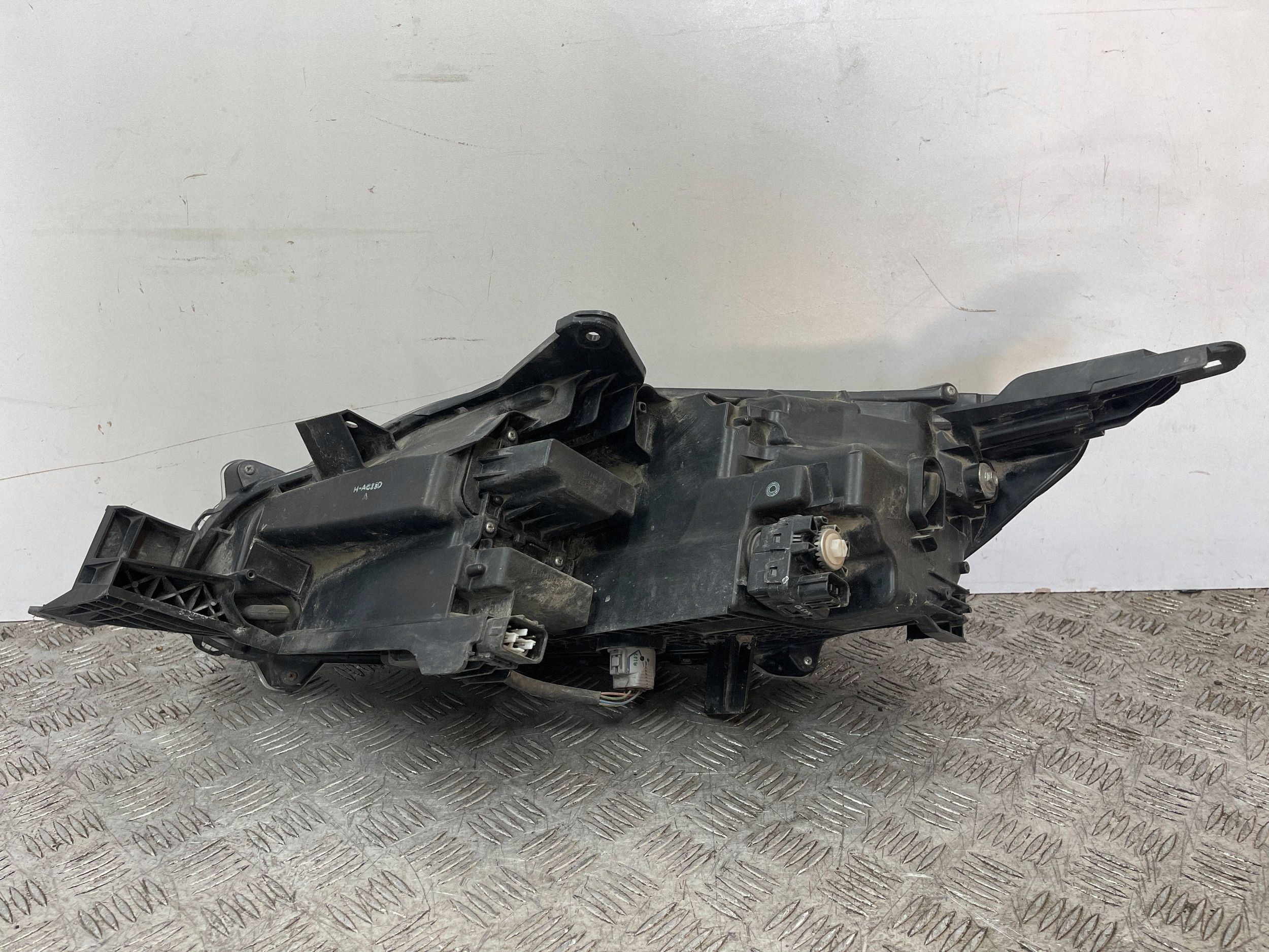 REFLEKTOR light front right MITSUBISHI L200 19- FULL LED 8301D382