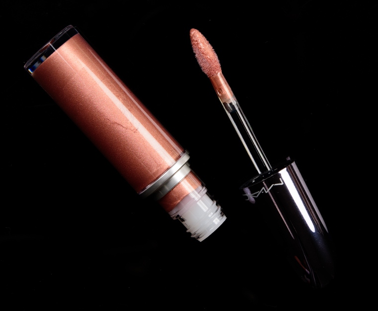 Rtěnka Mac Grand Illusion Goldeloxxed 320
