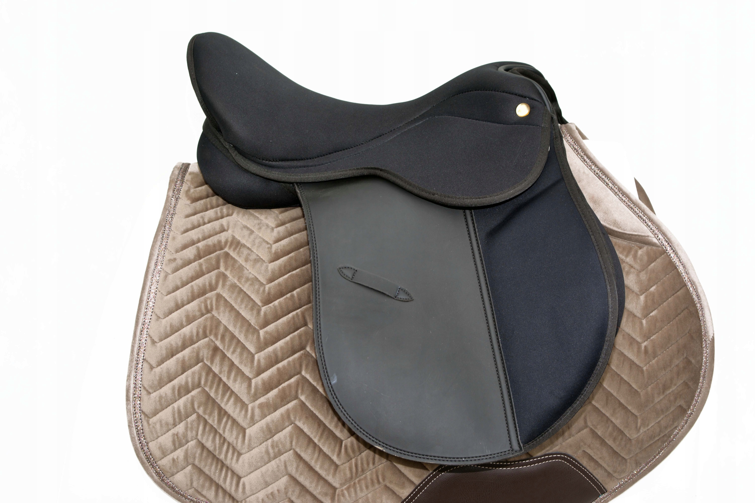 SIODŁO WSZECHSTRONNE Z WYMIENNYM ŁĘKIEM 17,5C