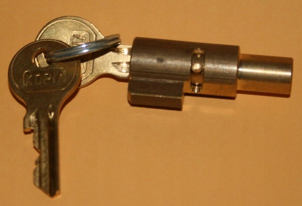 DR182 - Замок для кульового зчіпного пристрою для каравану