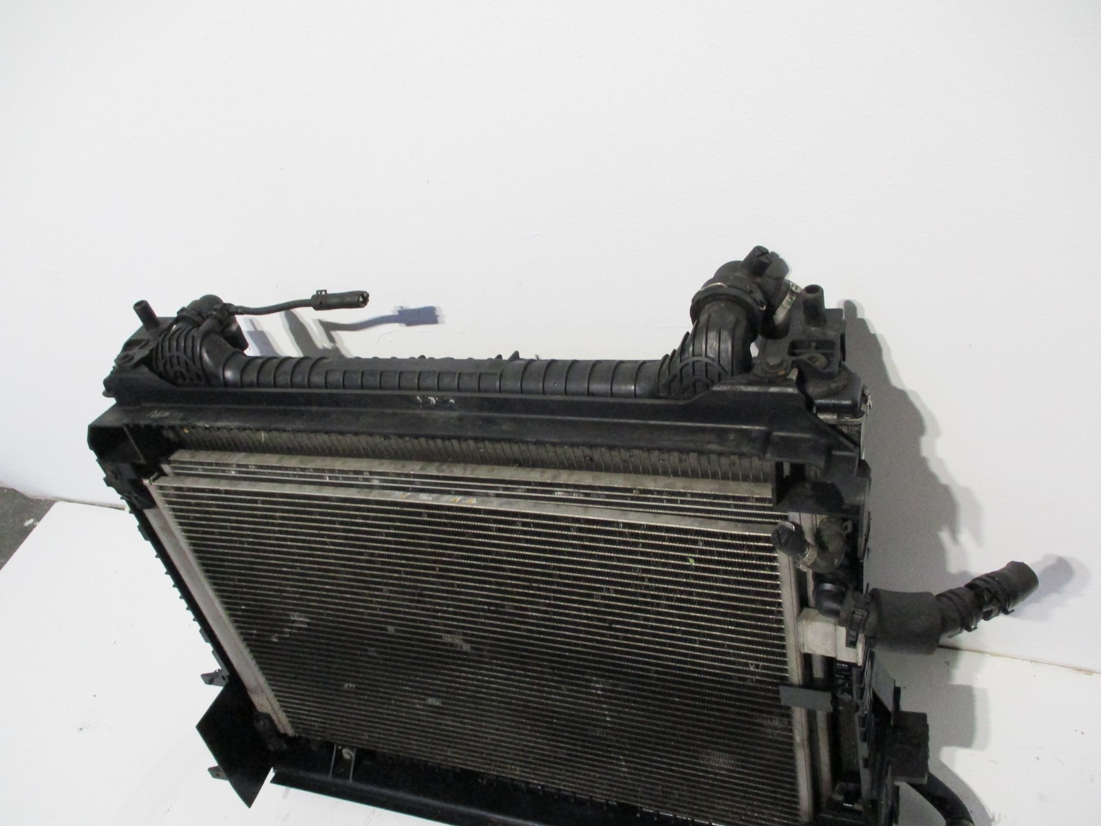 chłodnica chłodnice JAGUAR F PACE 2,0d AUTO Numer katalogowy części JAGUAR CHŁODNICA F PACE