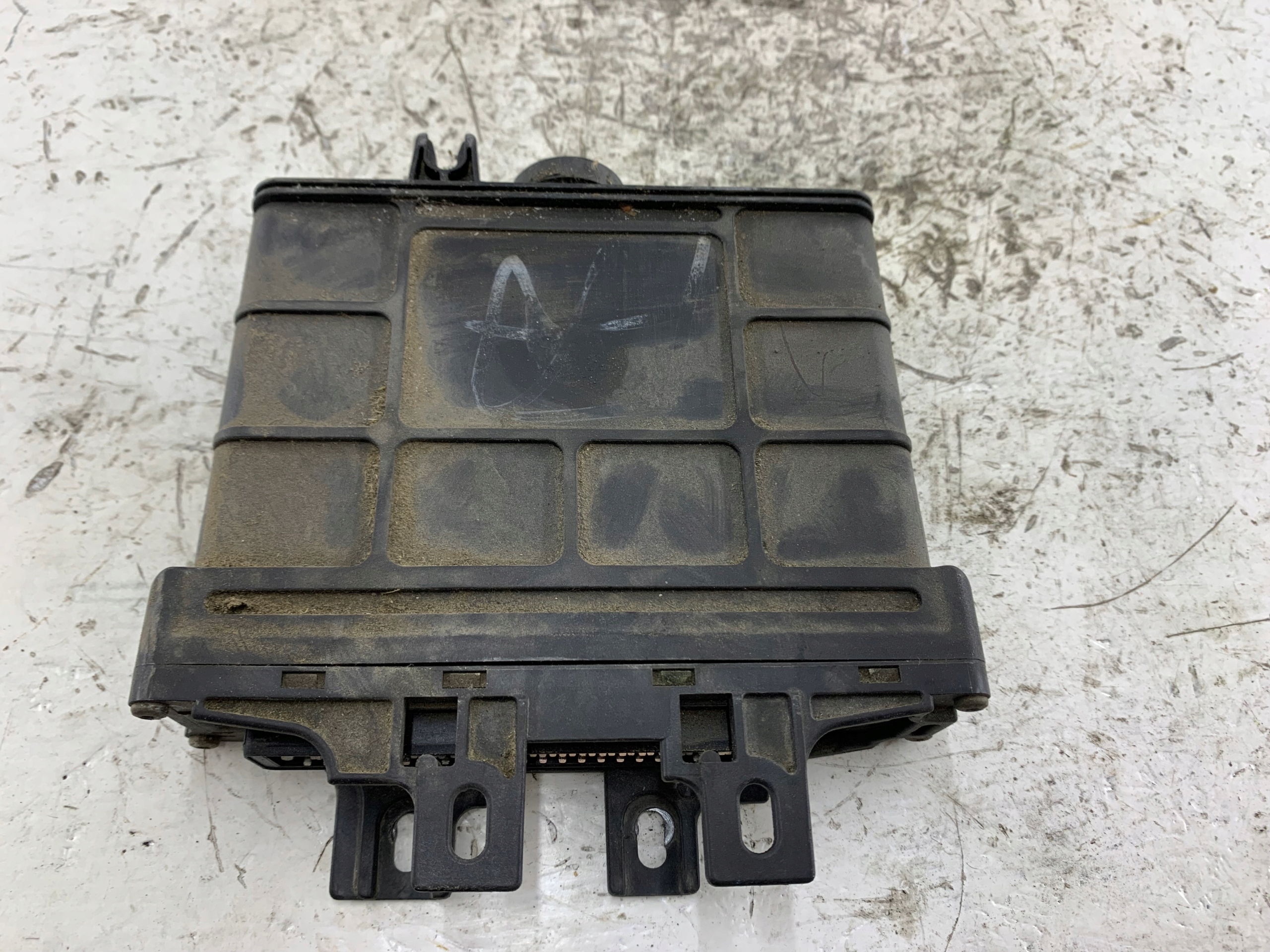 VW GOLF IV AUDI A3 8L 1.9 TDI control unit of the engine 01M927733FA