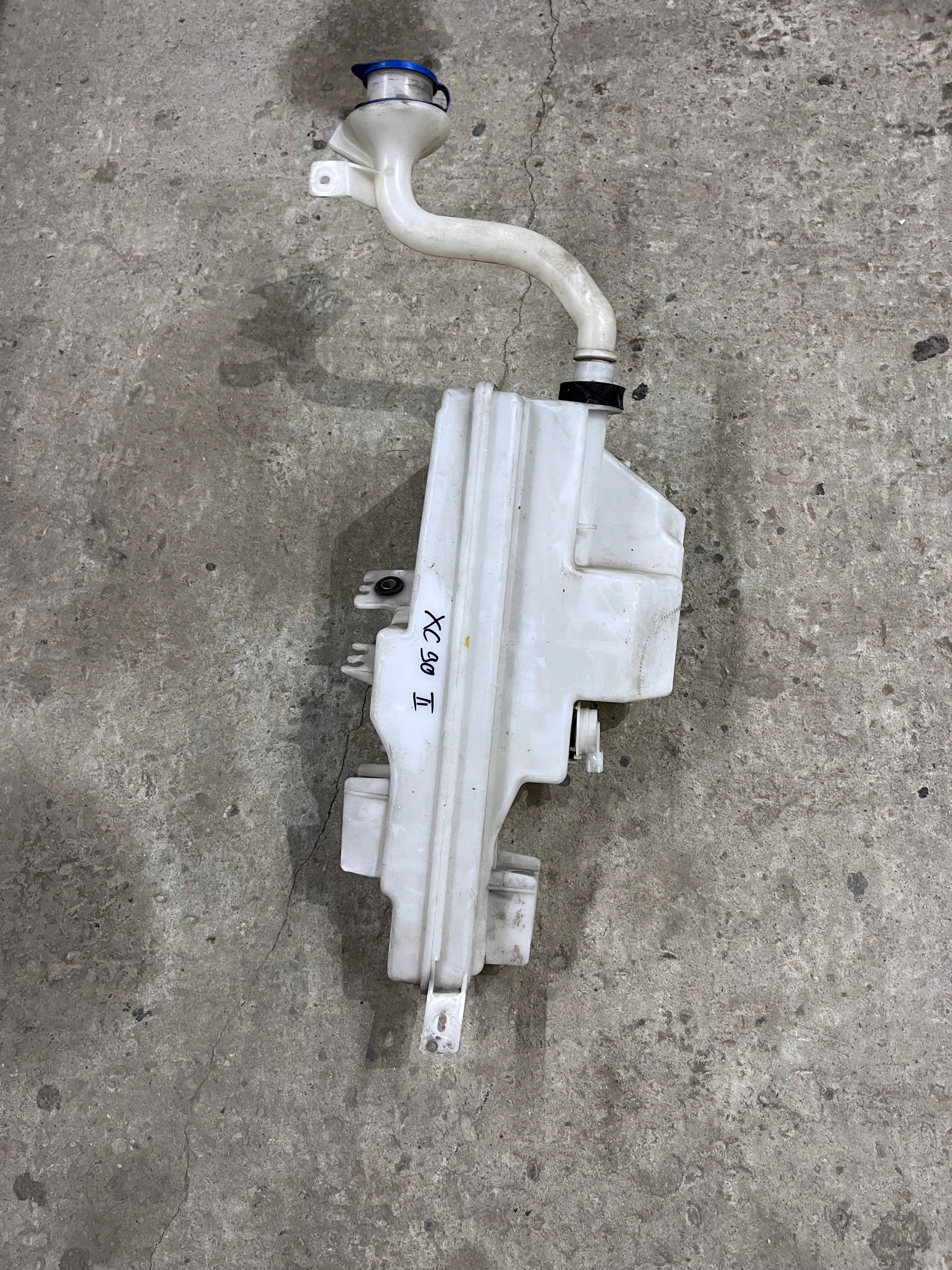 VOLVO XC 90 II 2.0 D БАЧОК ОМИВАЧА