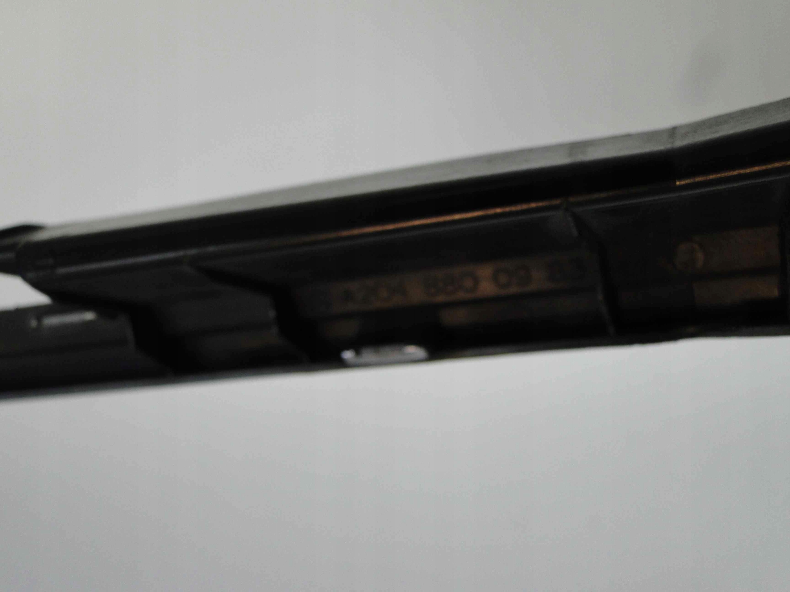 MERCEDES C 204 COUPE LISTWA CHROM GRILLA 63 AMG Strona zabudowy przód