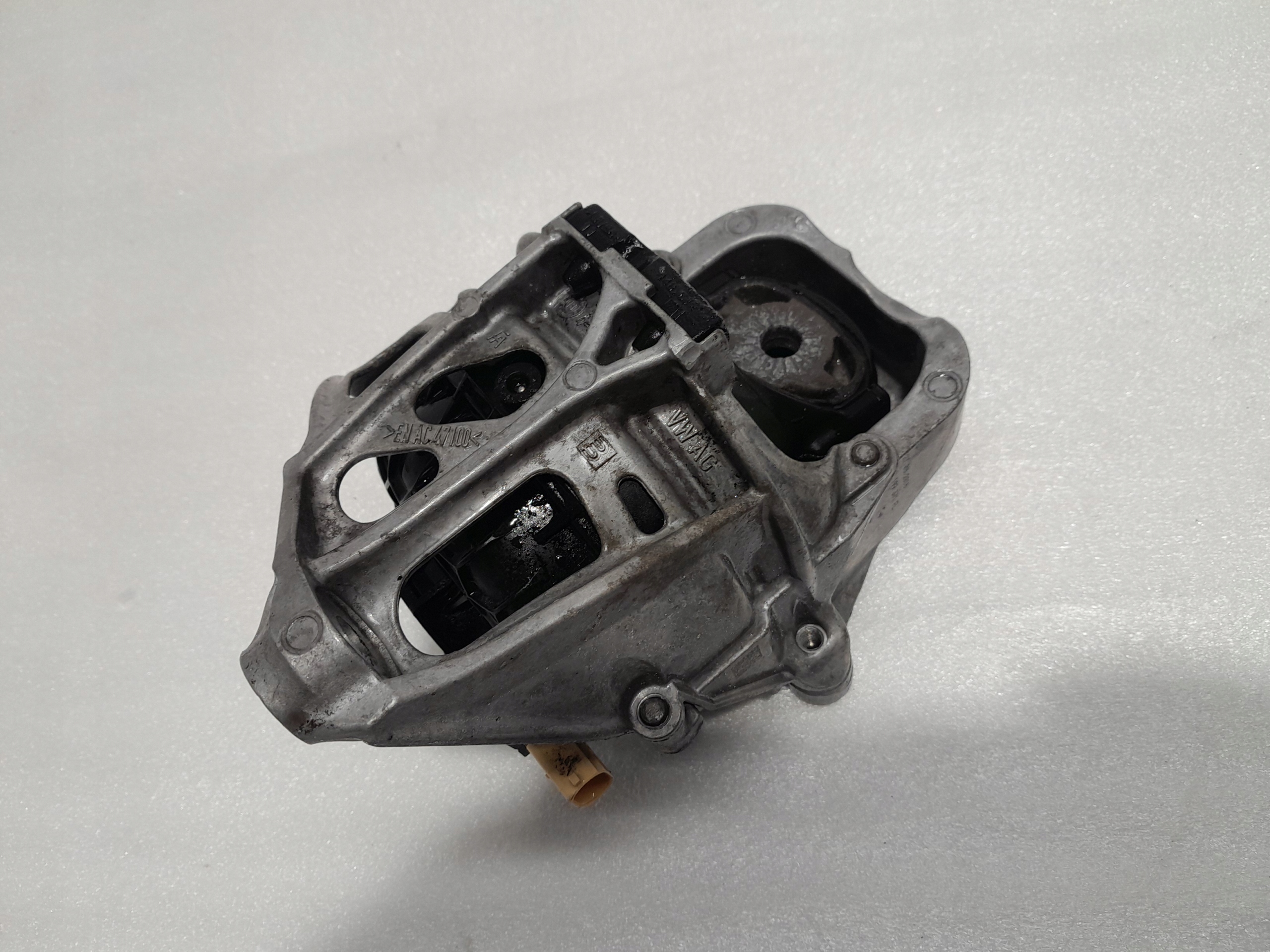 AUDI Q5 II 80A engine mount left 4M0199371FL