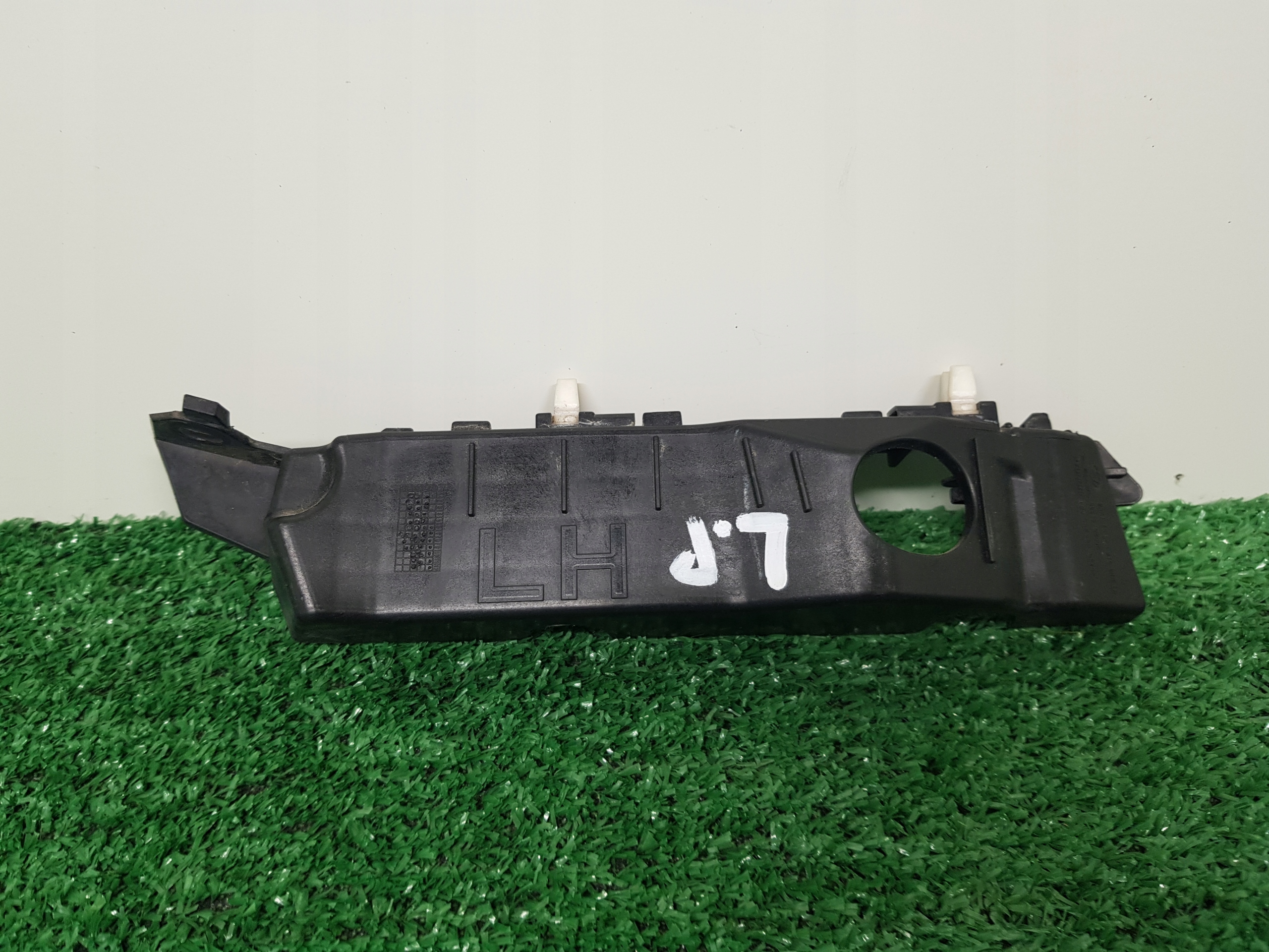 bumper bracket left front HYUNDAI I30 III 2019 86515-G4000