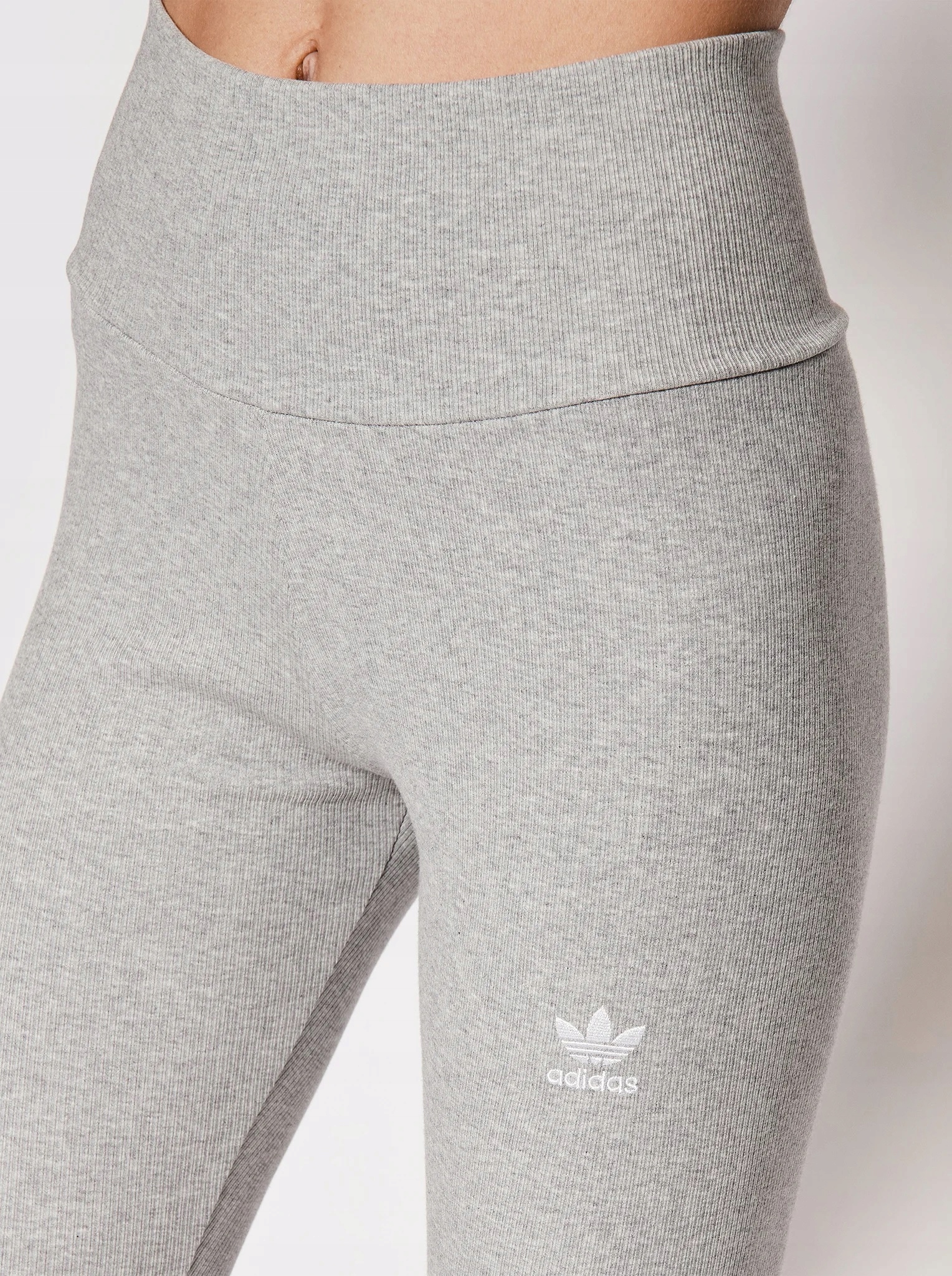 ADIDAS KRÓTKIE LEGGINSY spodenki sportowe KOLARKI W PRĄŻEK HF7485 XS Rodzaj sportowe